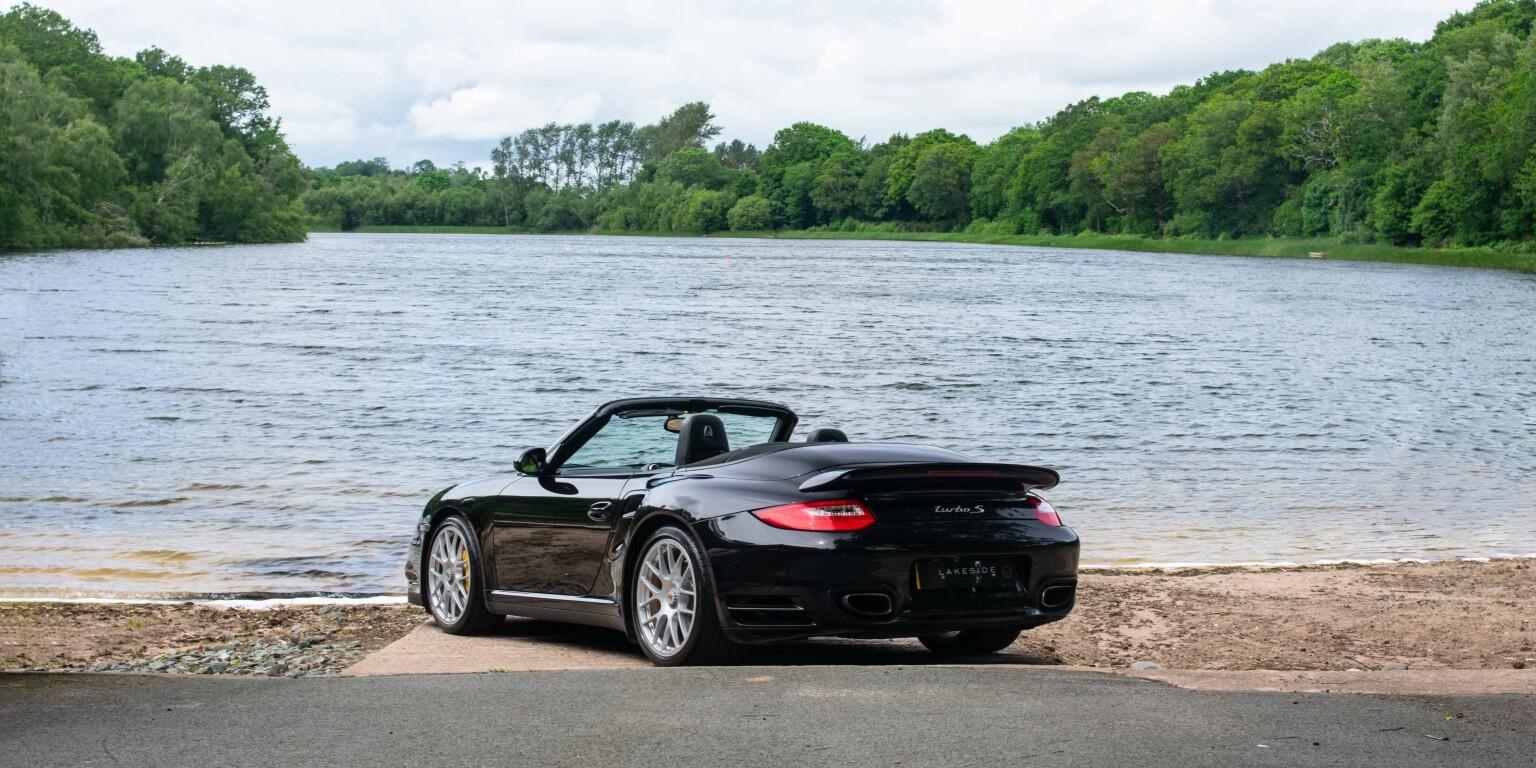 Porsche 911 view 4