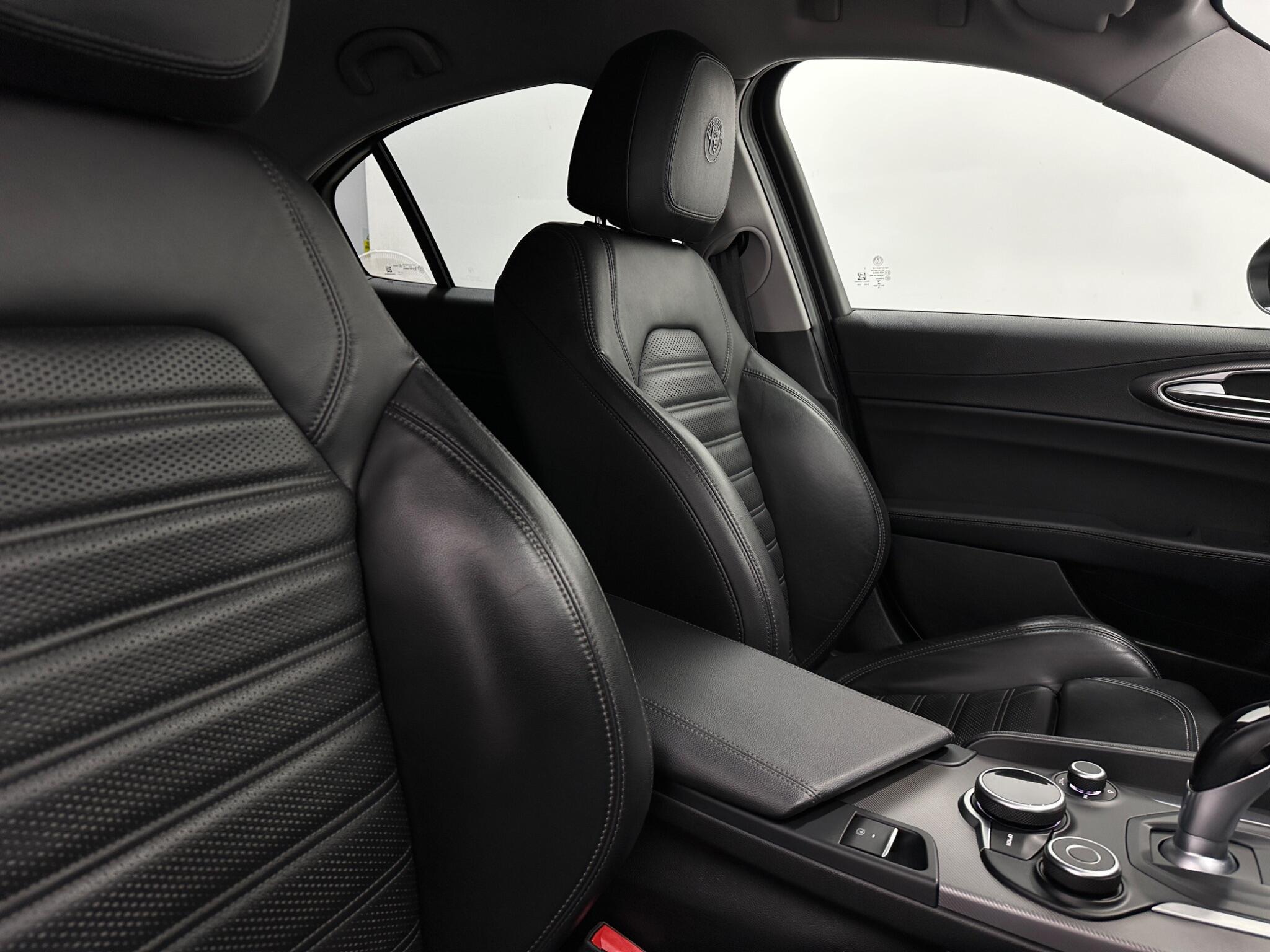 Alfa Romeo Giulia view 31