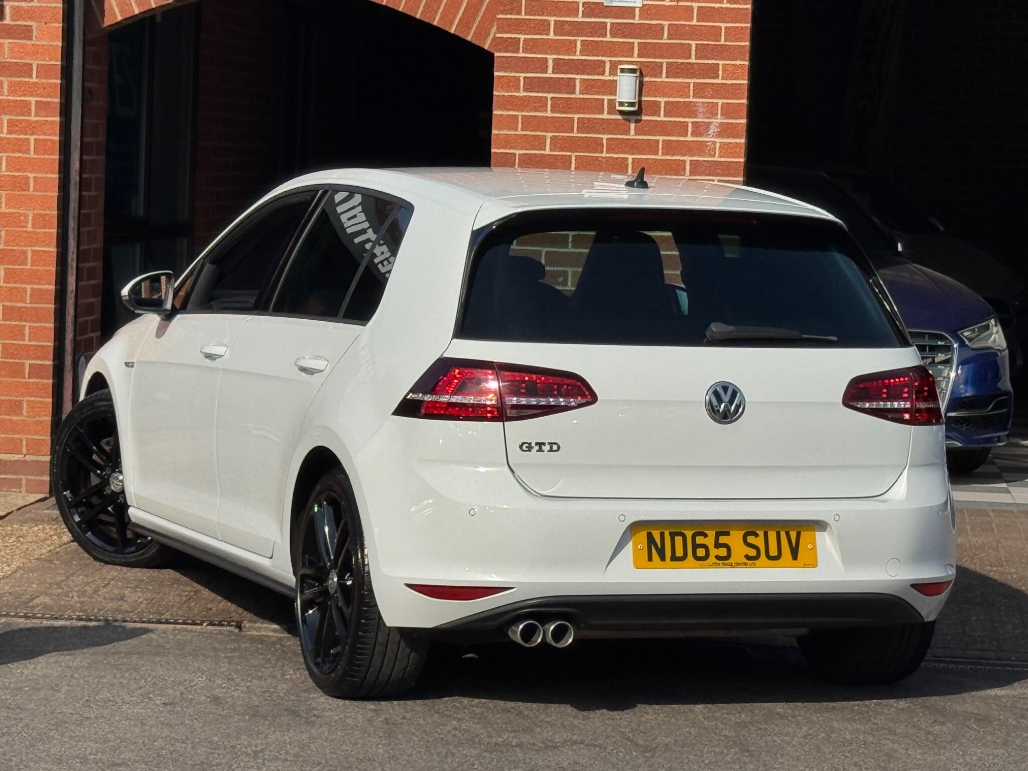 Volkswagen Golf view 3