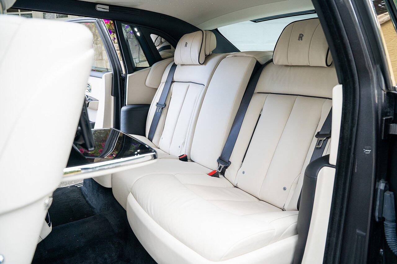 Rolls-Royce Phantom view 55