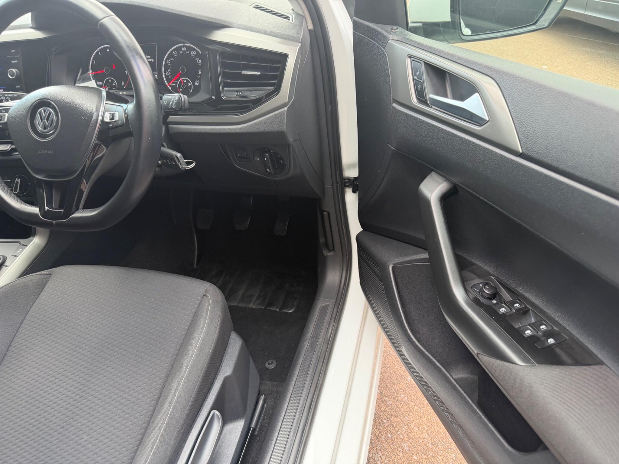 Volkswagen Polo view 6