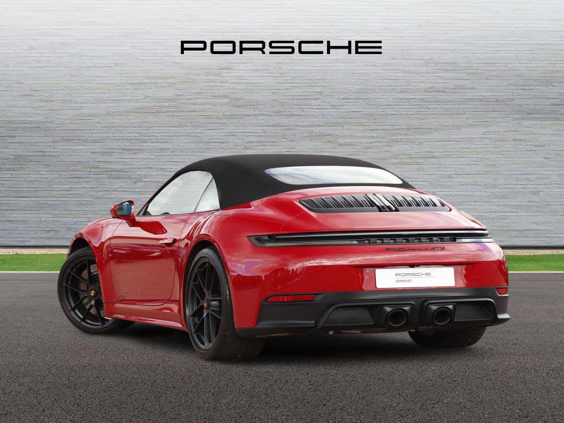Porsche 911 view 5