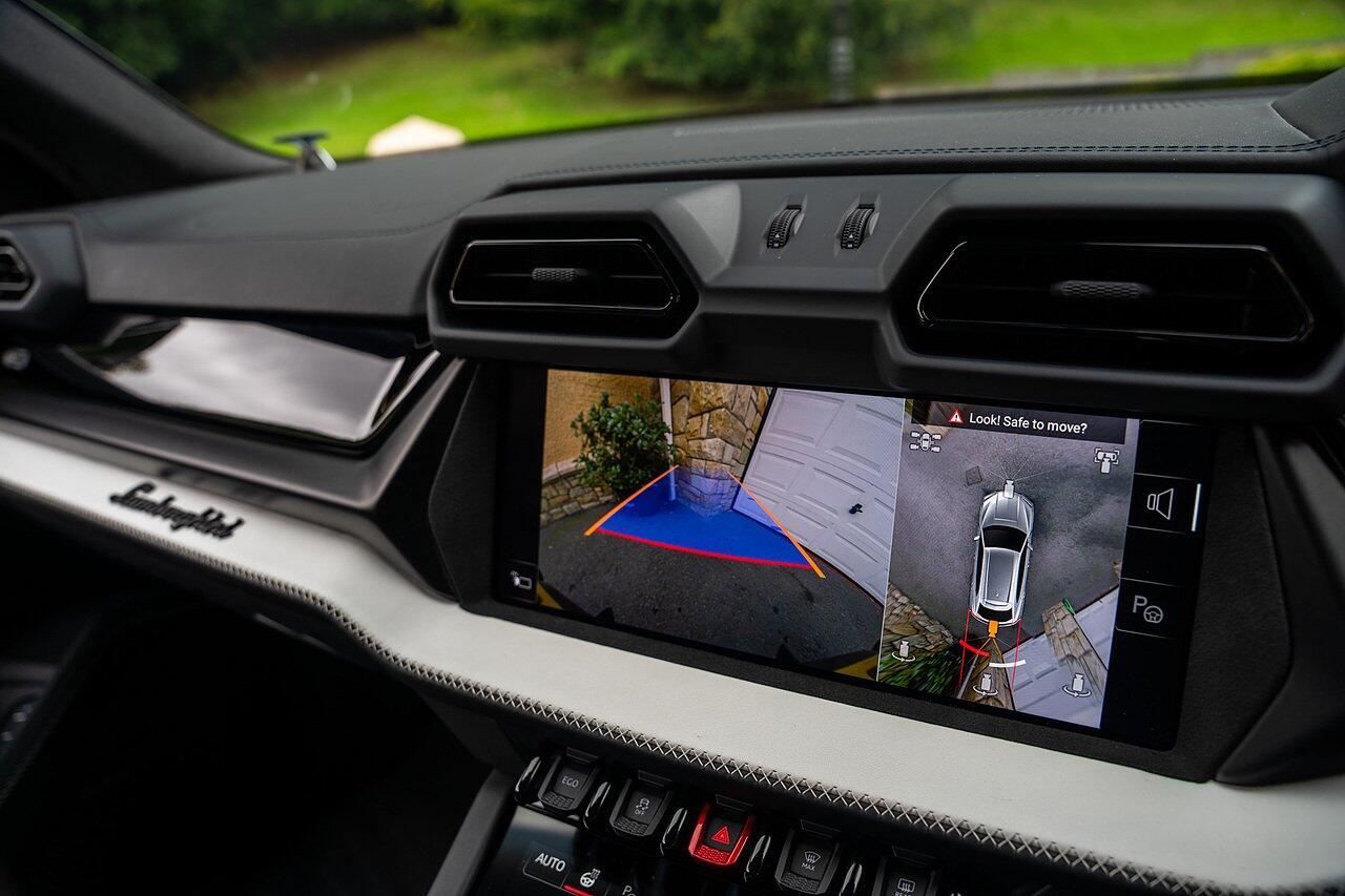 Lamborghini Urus view 86