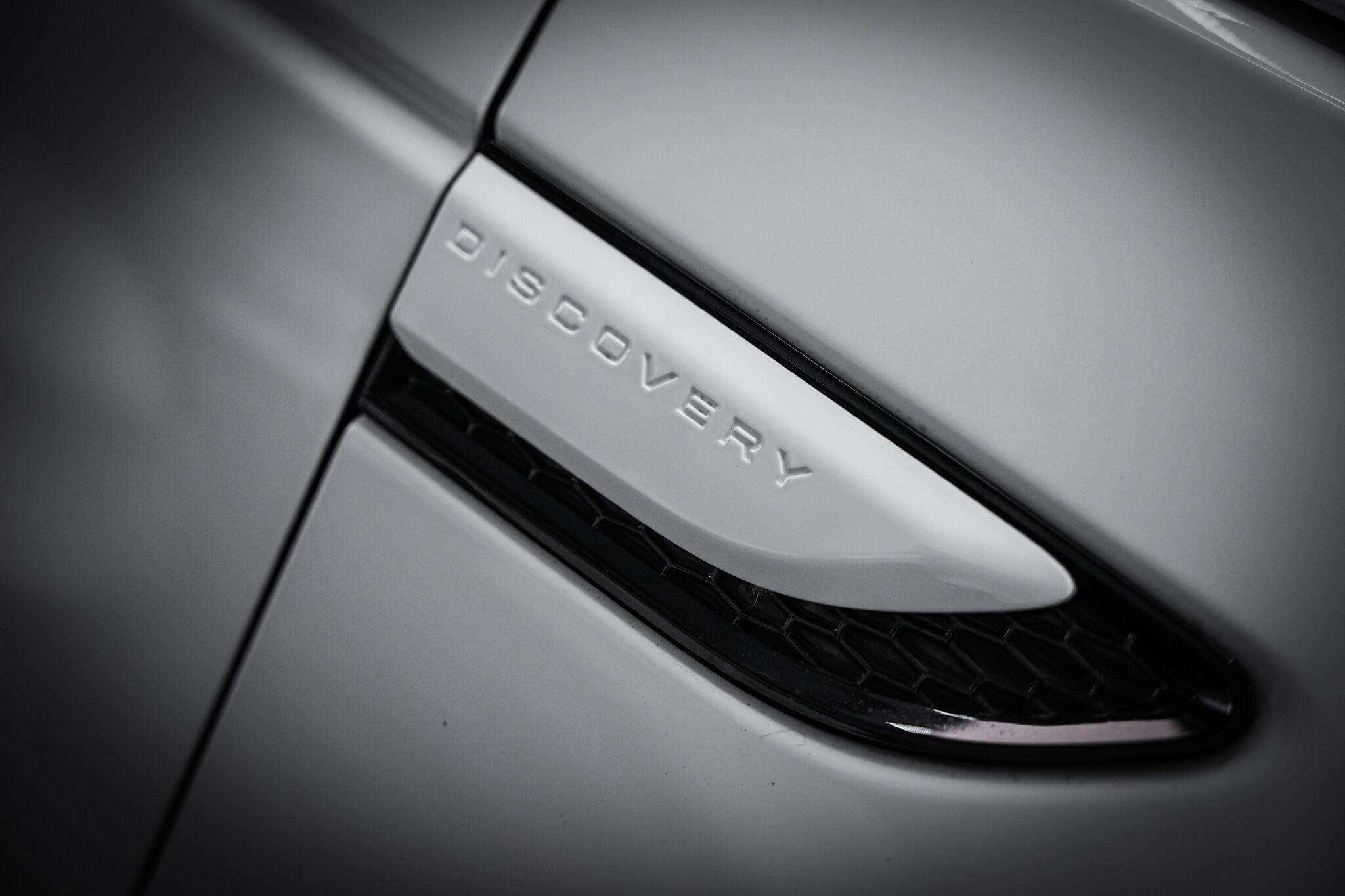 Land Rover Discovery Sport view 34
