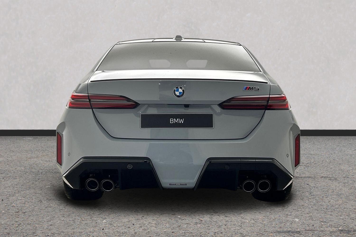 BMW M5 view 15