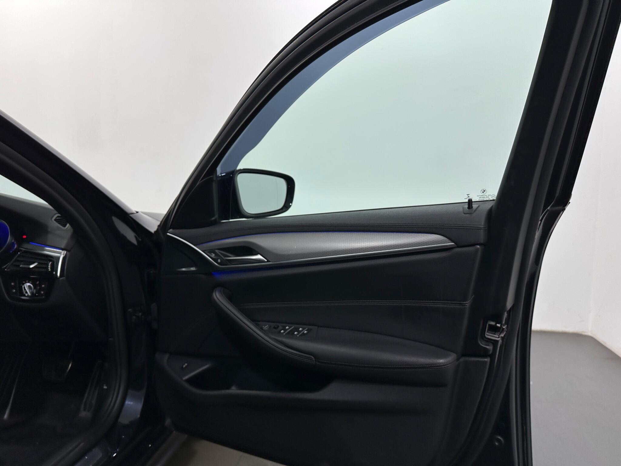 BMW 5 Series view 33
