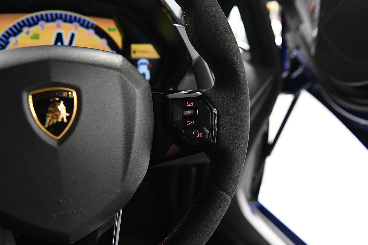 Lamborghini Aventador view 26