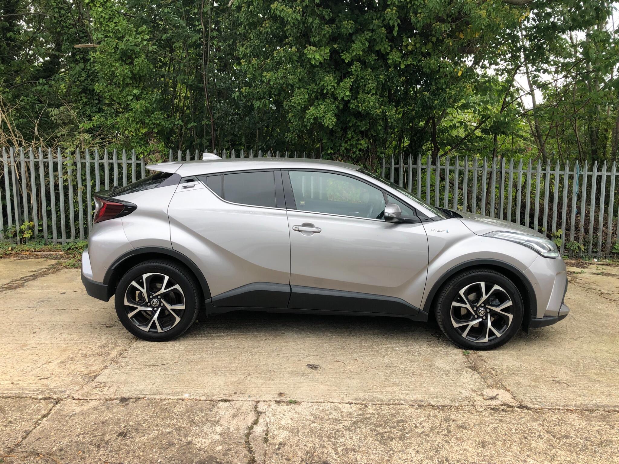Toyota C-HR view 3