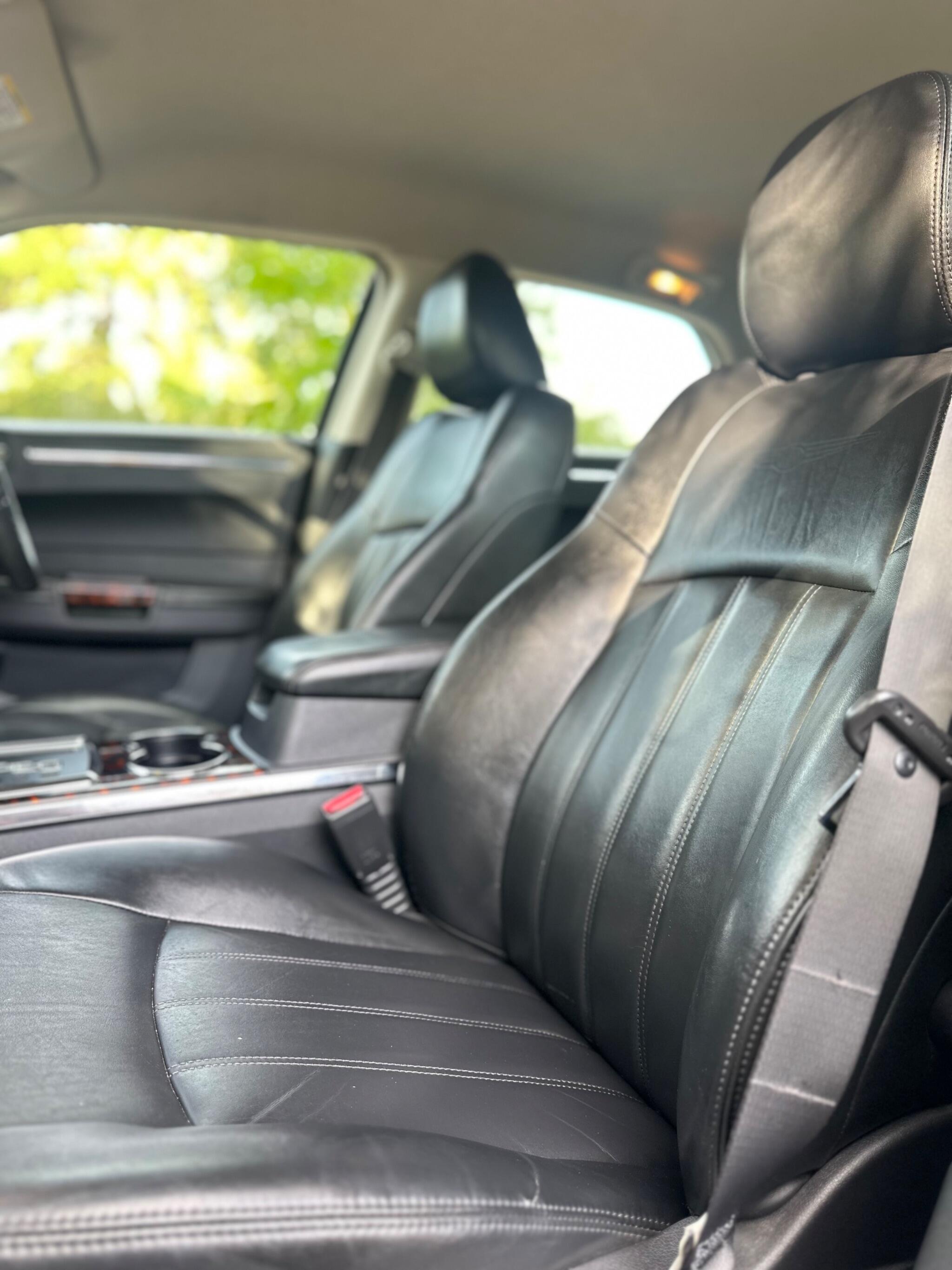 2008 Chrysler 300C image 9
