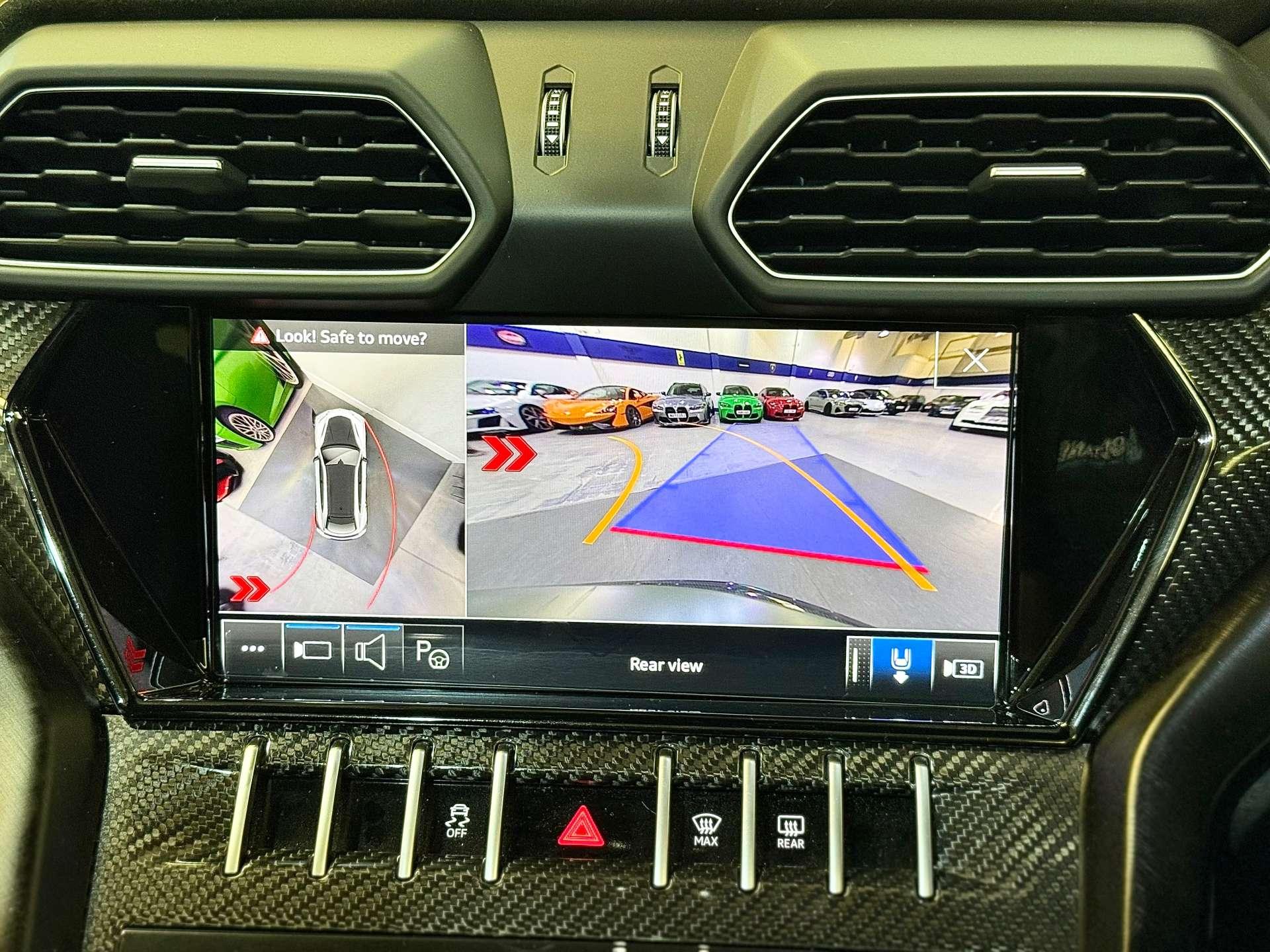 Lamborghini Urus view 88