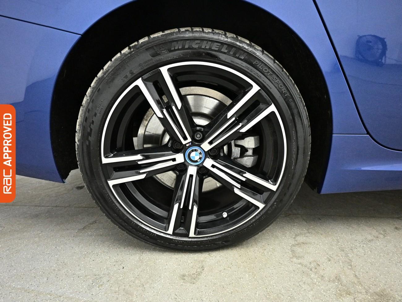 BMW 3 Series view 15