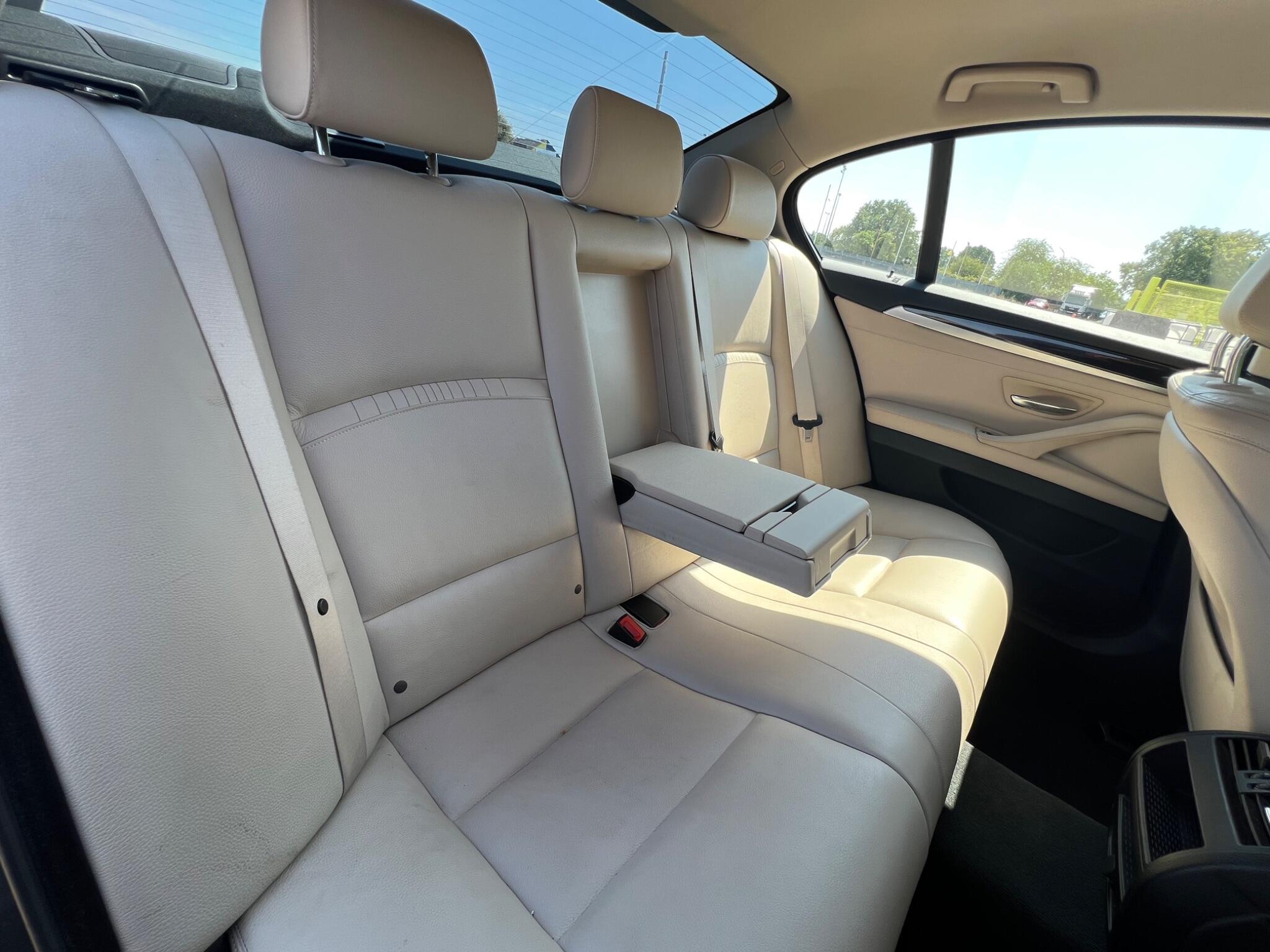 BMW 5 Series view 24