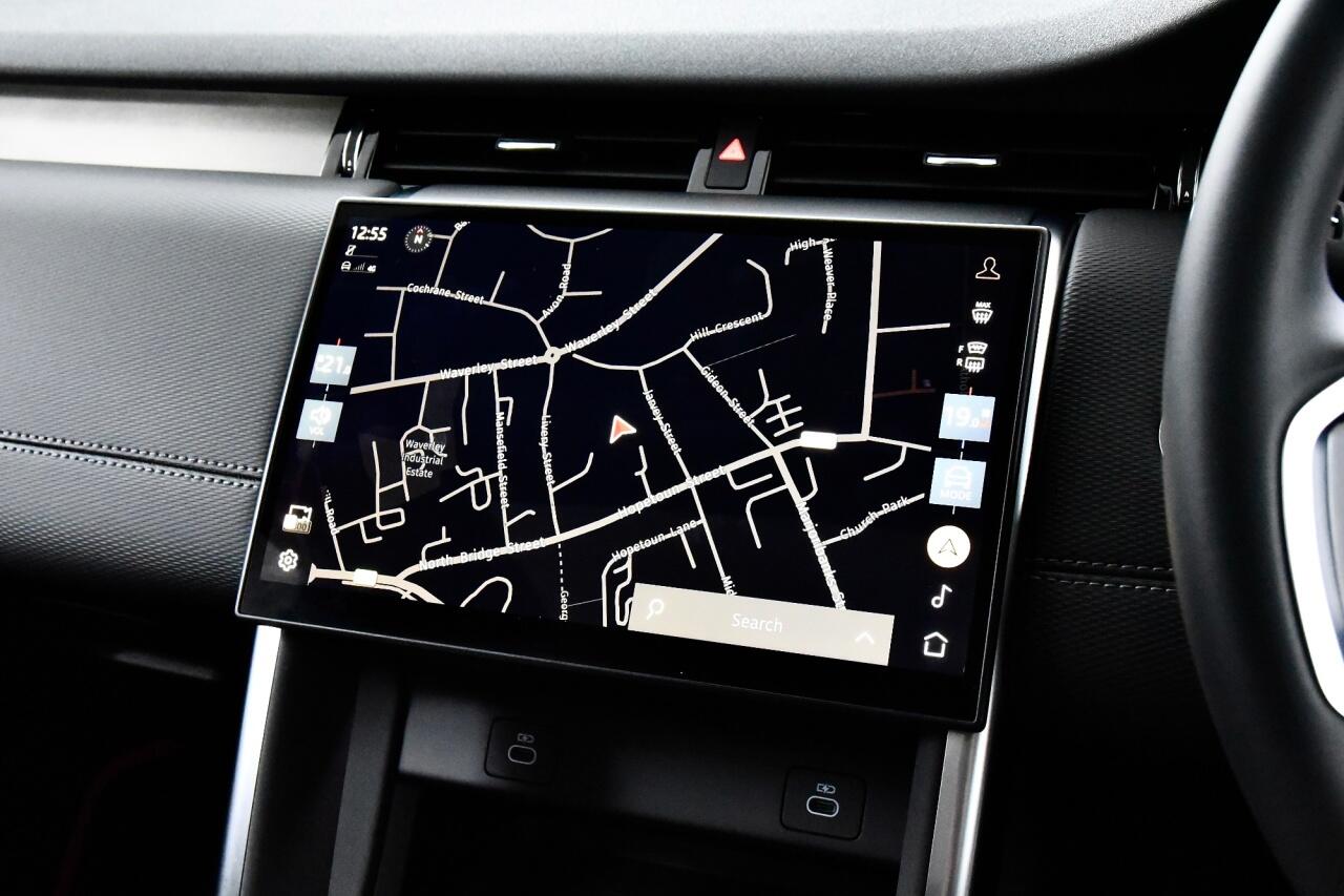 Land Rover Discovery Sport view 35