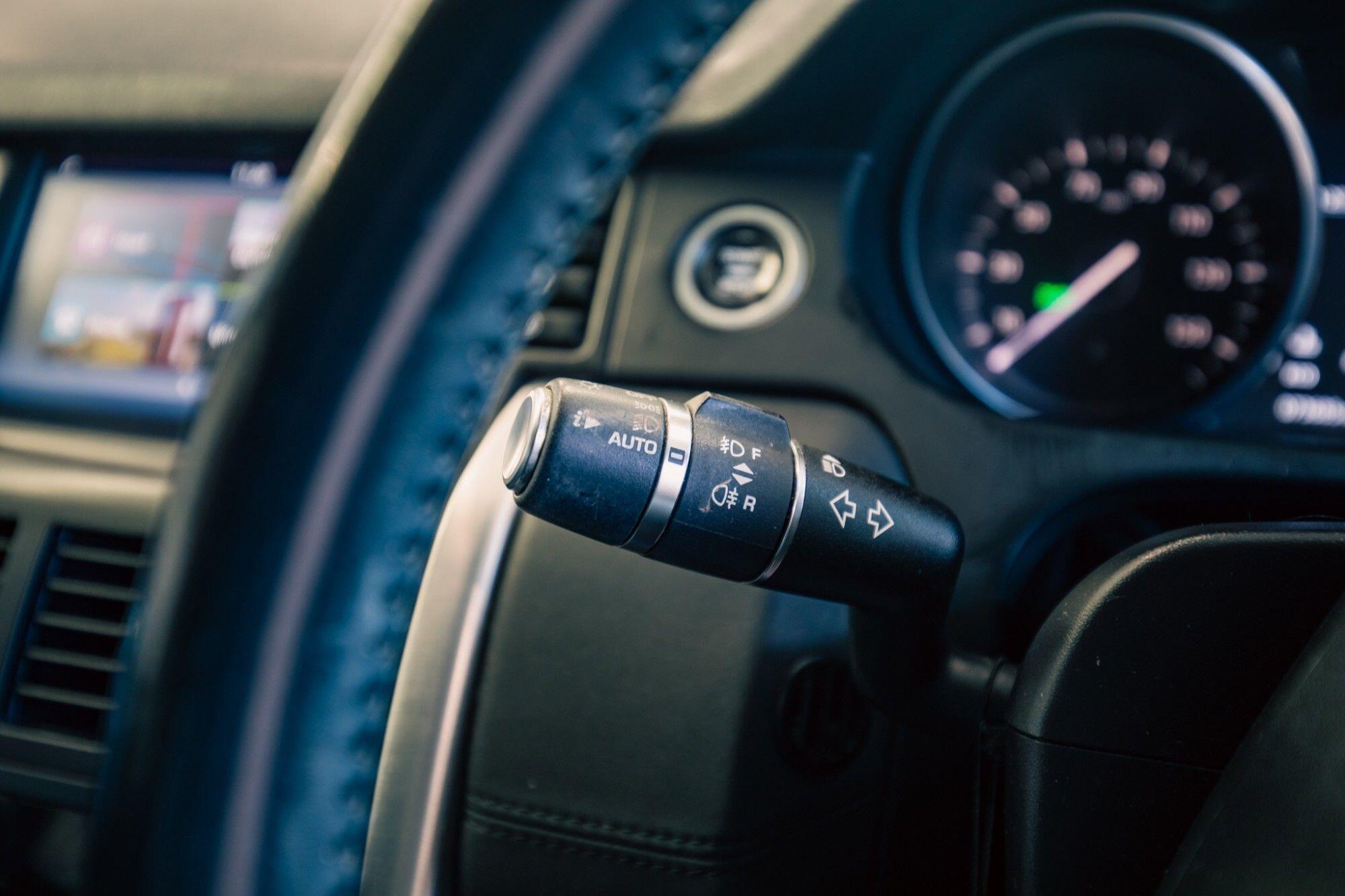 Land Rover Discovery Sport view 13