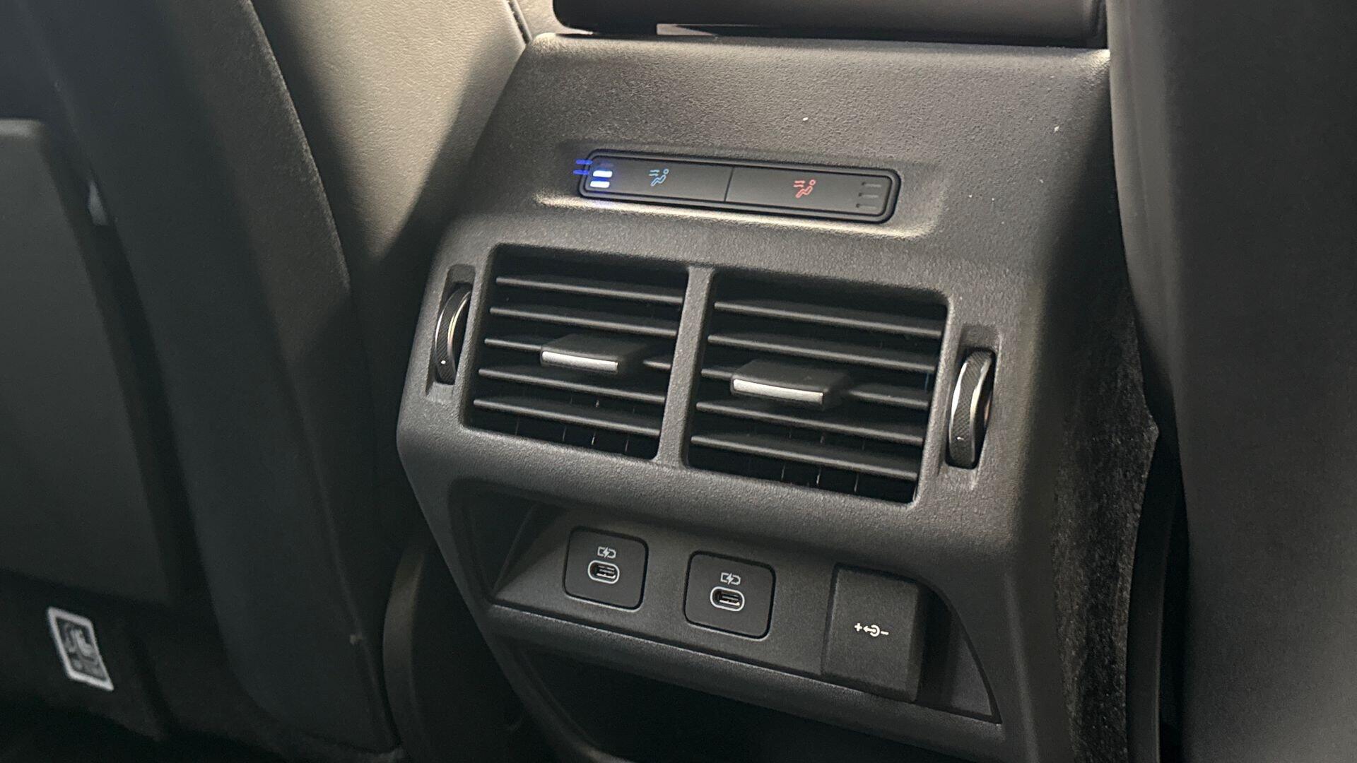 Land Rover Discovery Sport view 19