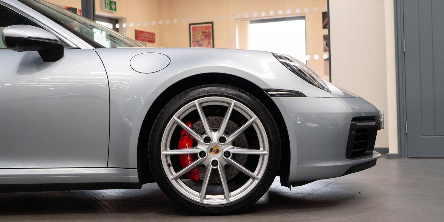Porsche 911 view 10