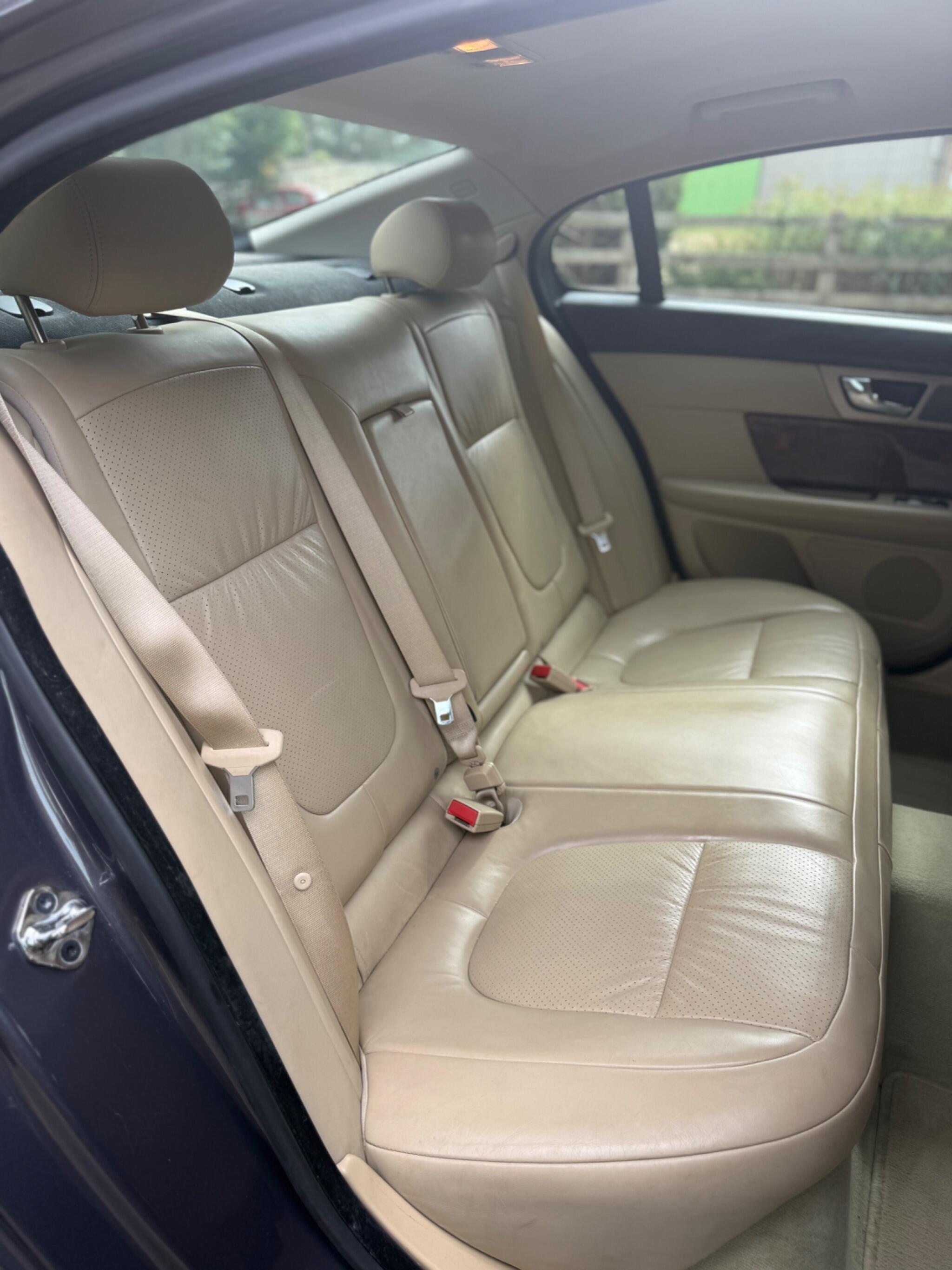 2008 Jaguar XF image 11