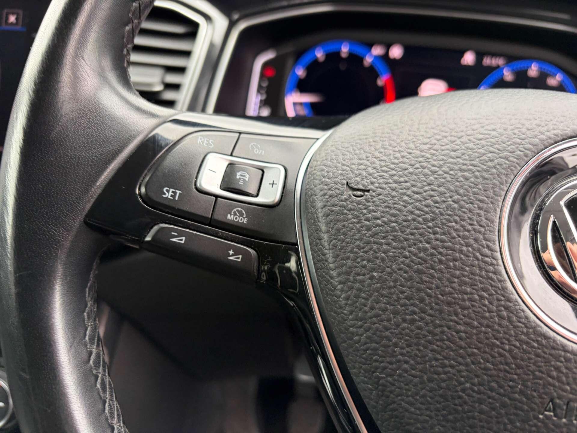 Volkswagen T-Roc view 41