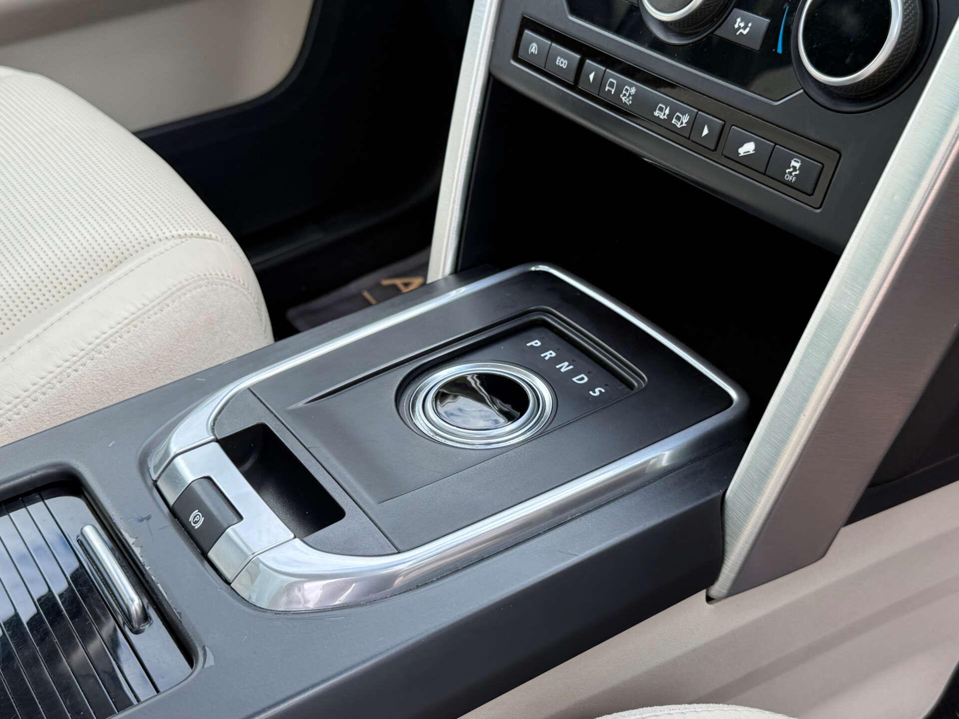 Land Rover Discovery Sport view 41