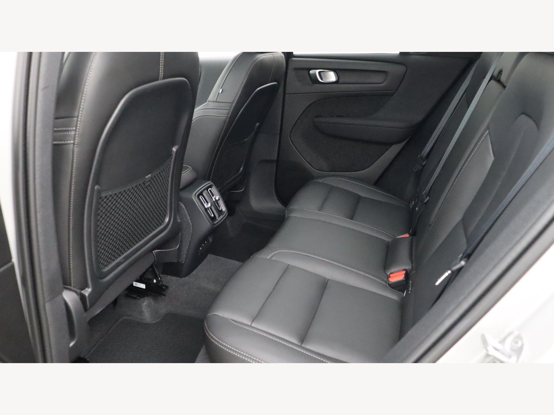 Volvo XC40 view 31