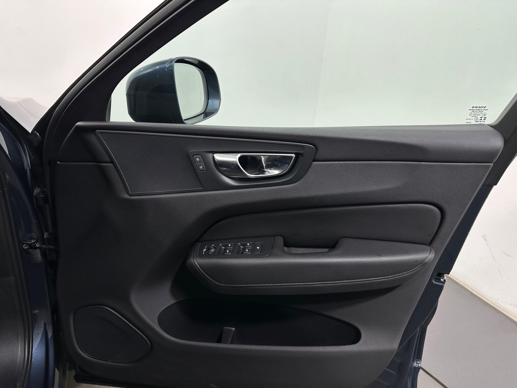 Volvo XC60 view 34