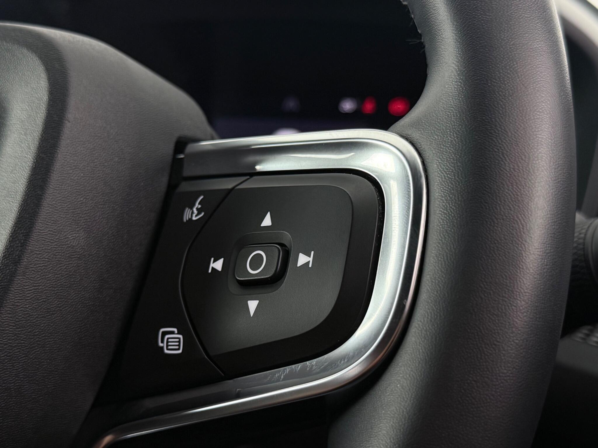 Volvo XC40 view 18