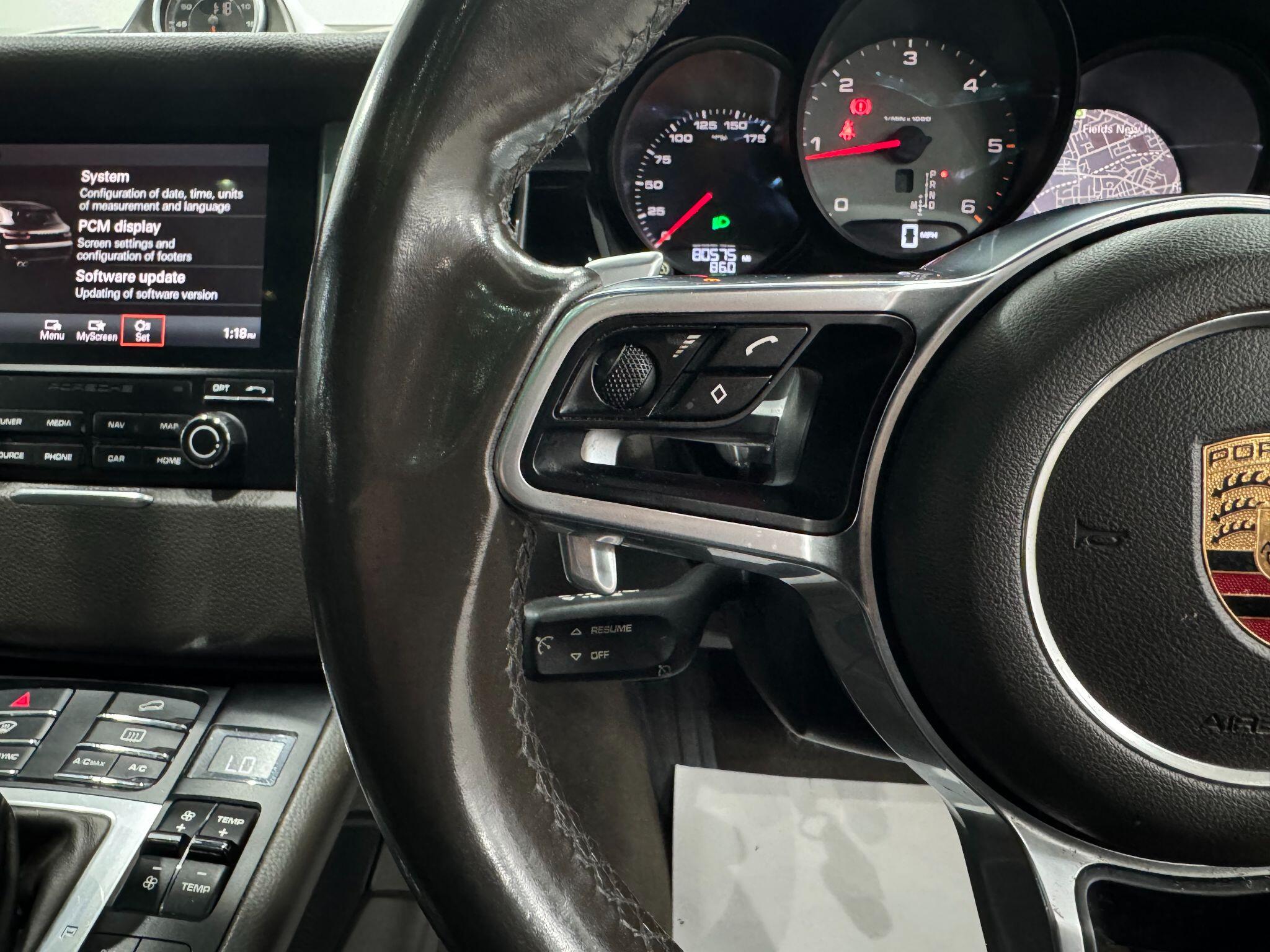 Porsche Macan view 30