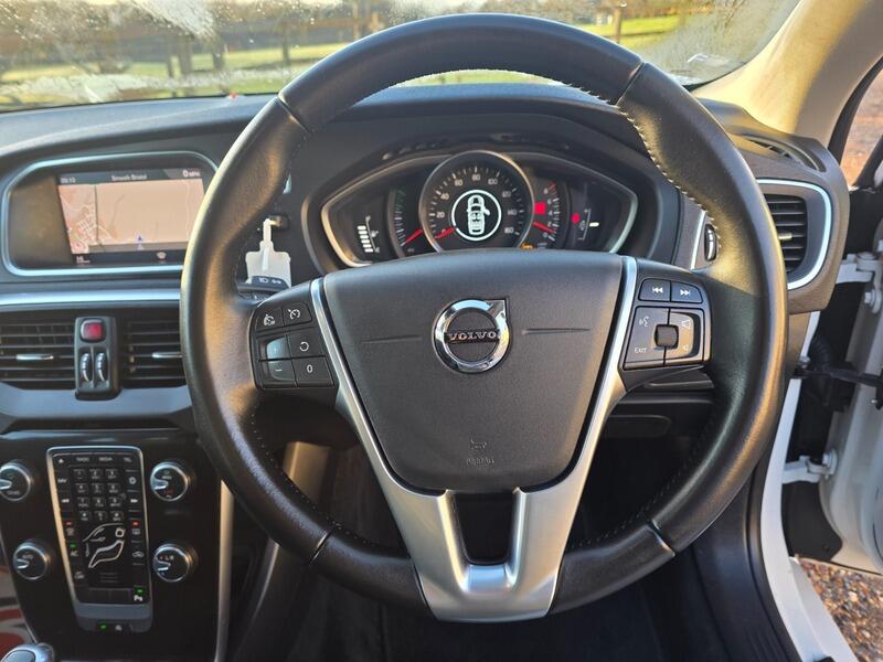 2019 Volvo V40 2.0 T2 R-Design Edition Euro 6 (s/s) 5dr • 129,000 miles image 25