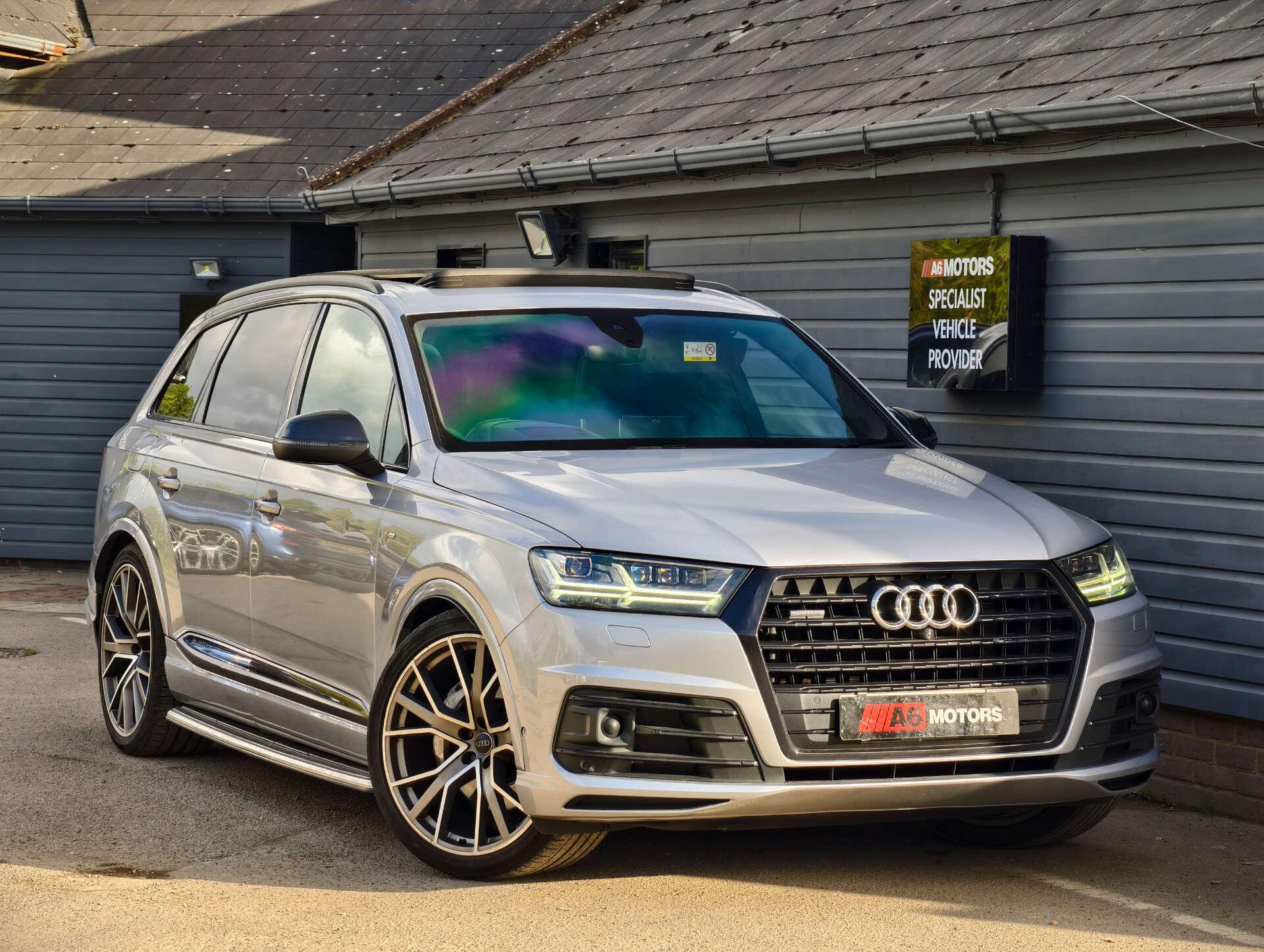 Audi Q7 view 5