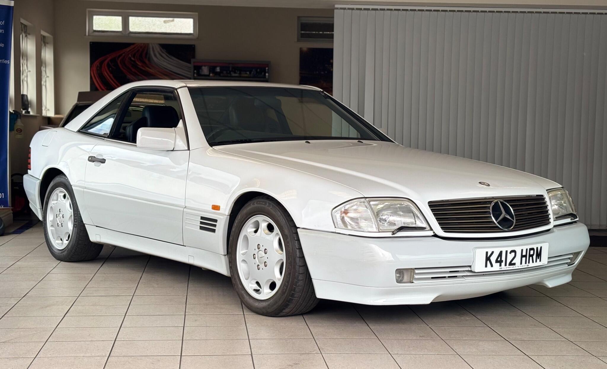 Mercedes-Benz 300 view 2
