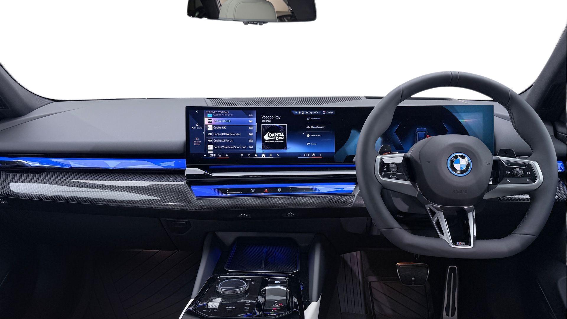 BMW 5 Series view 4