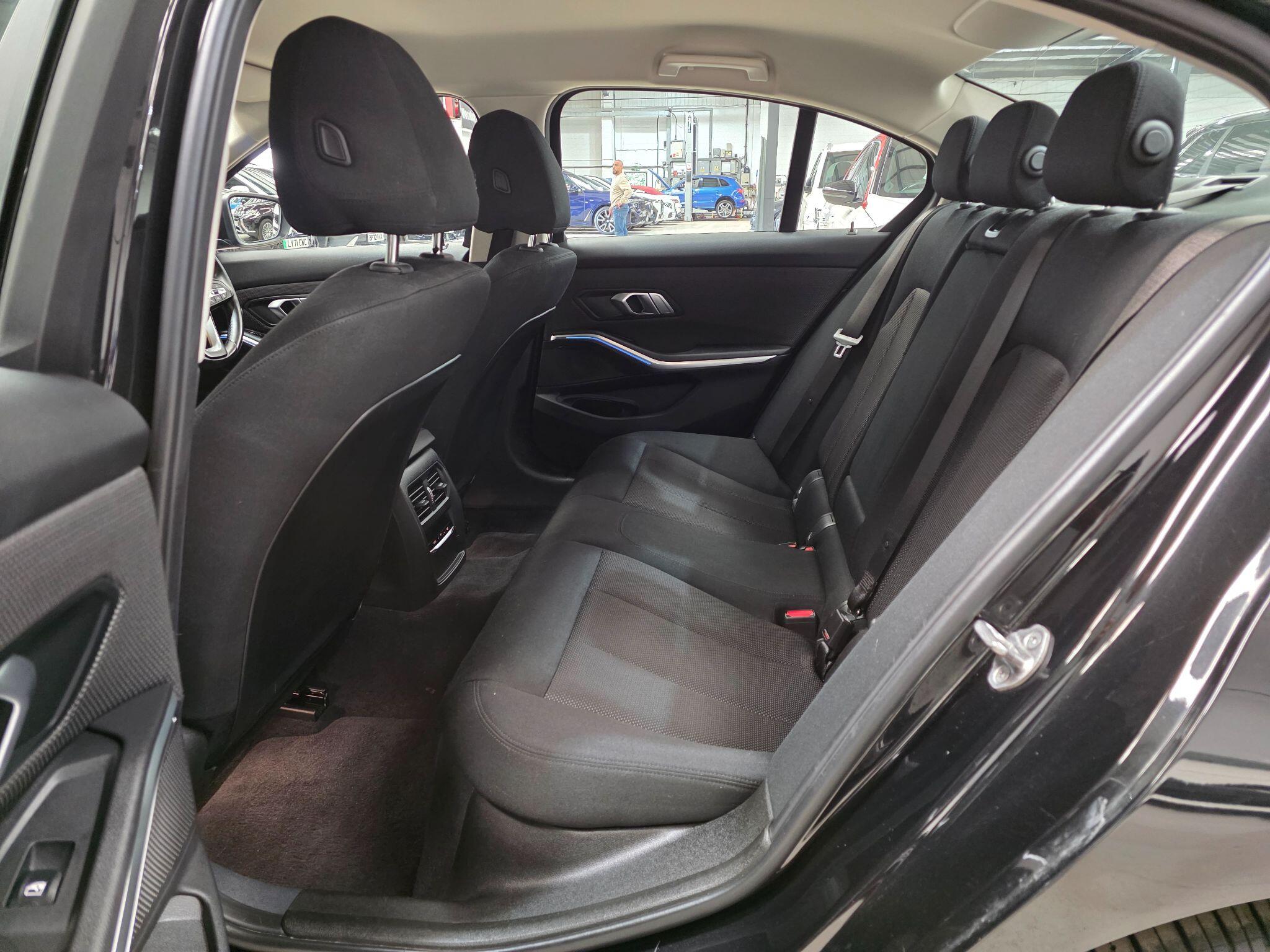 BMW 3 Series view 27