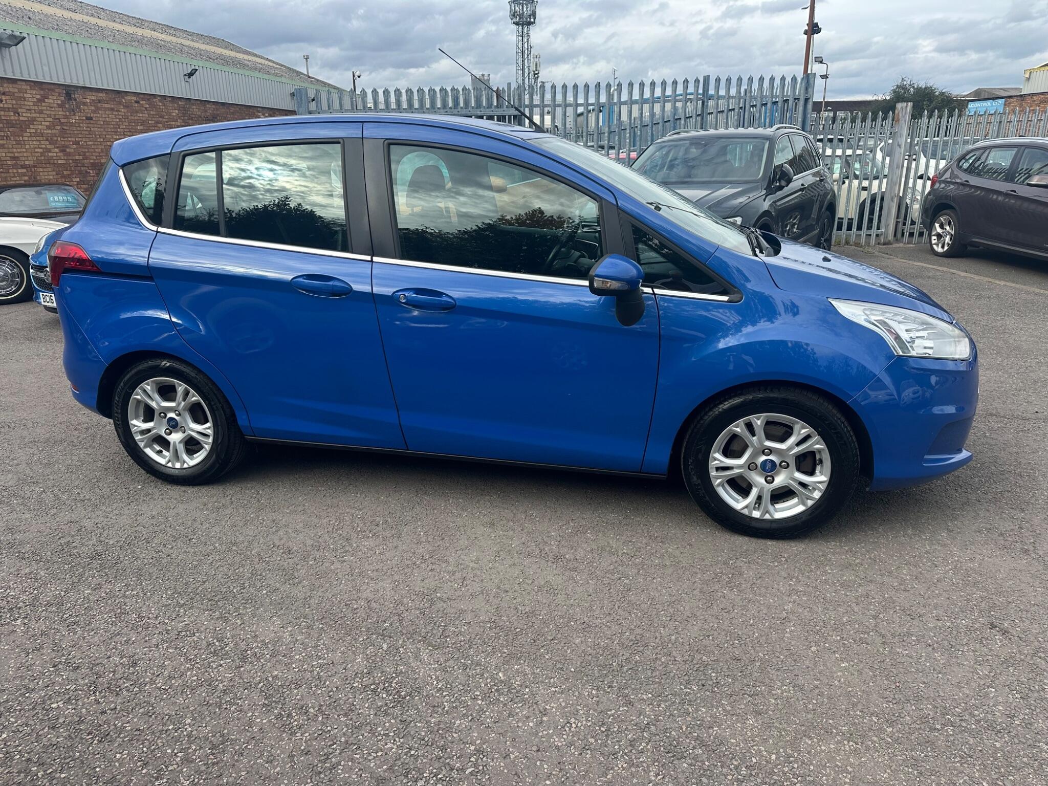 Ford B-Max view 10