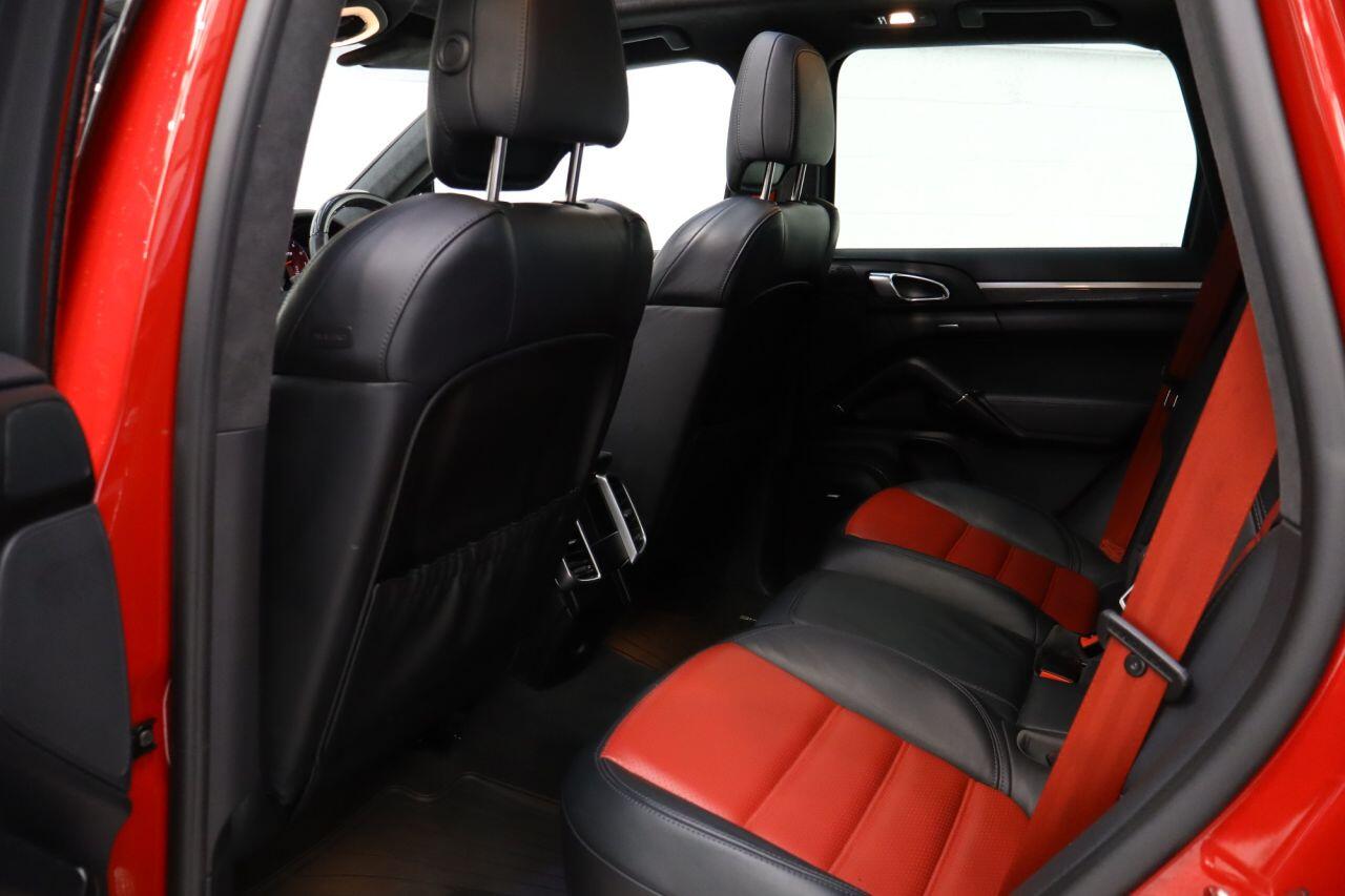 Porsche Cayenne view 14