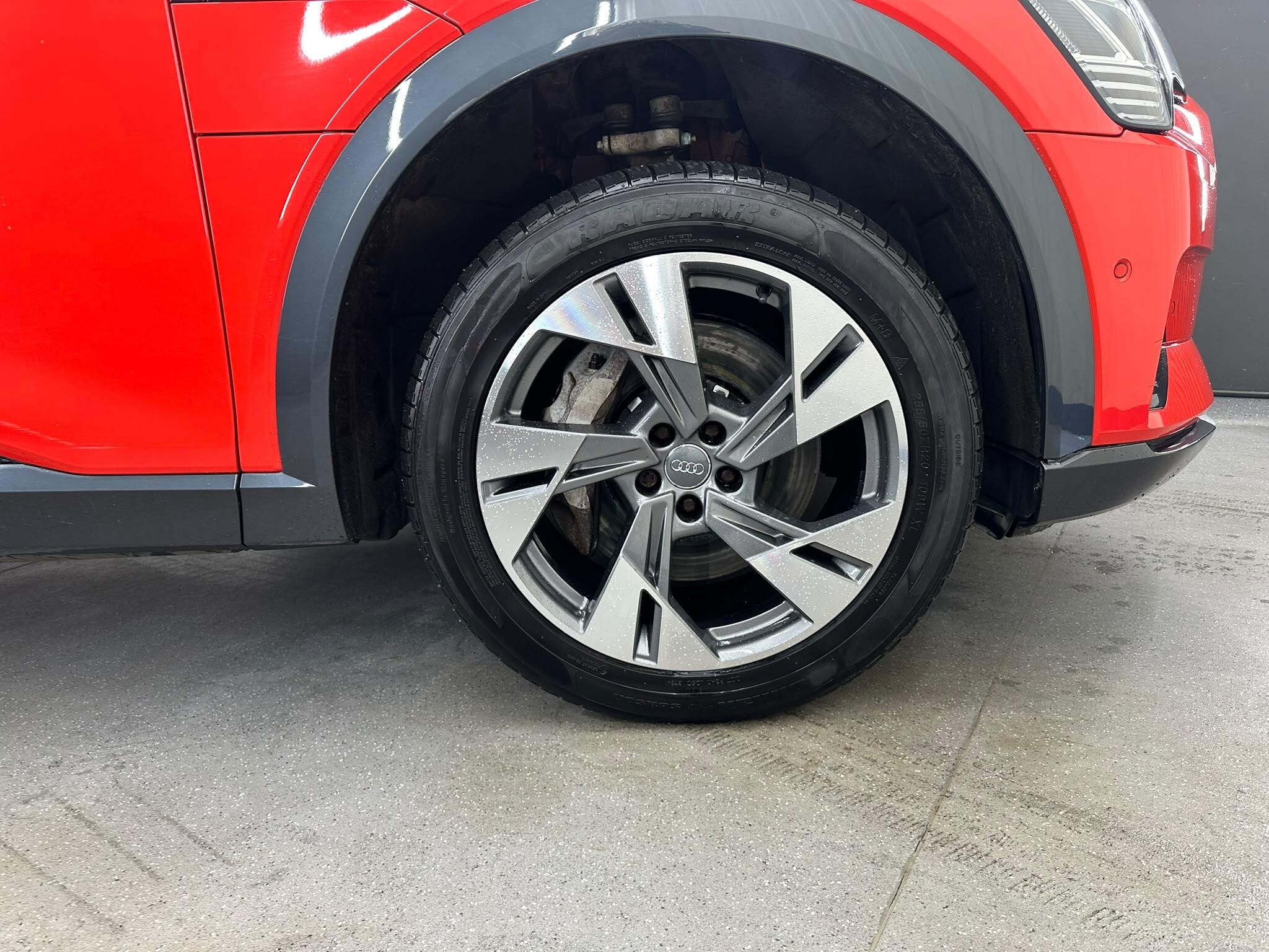 Audi E-Tron view 24