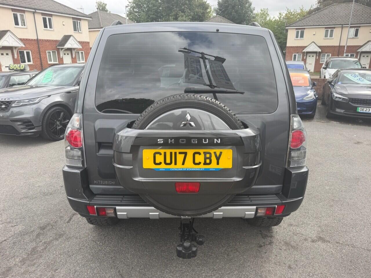 Mitsubishi Shogun view 18