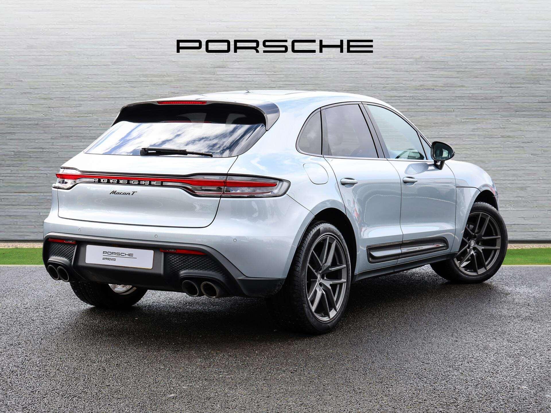 Porsche Macan view 3