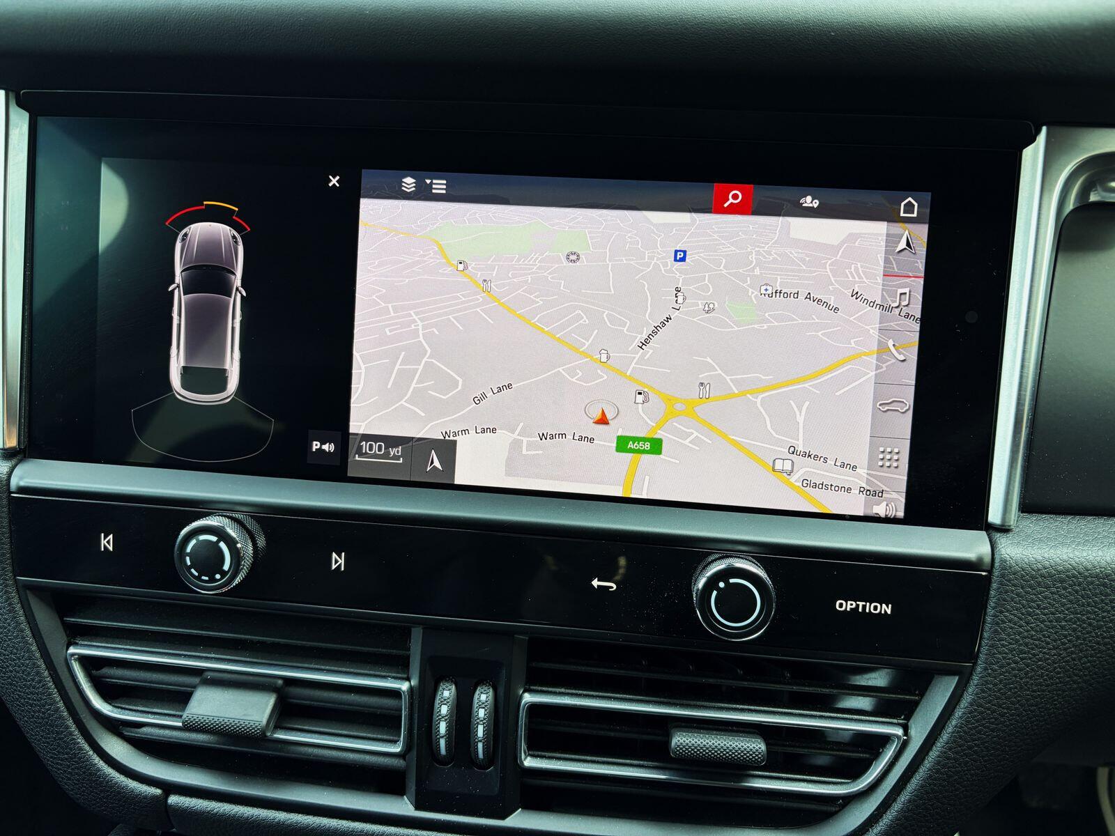 Porsche Macan view 24