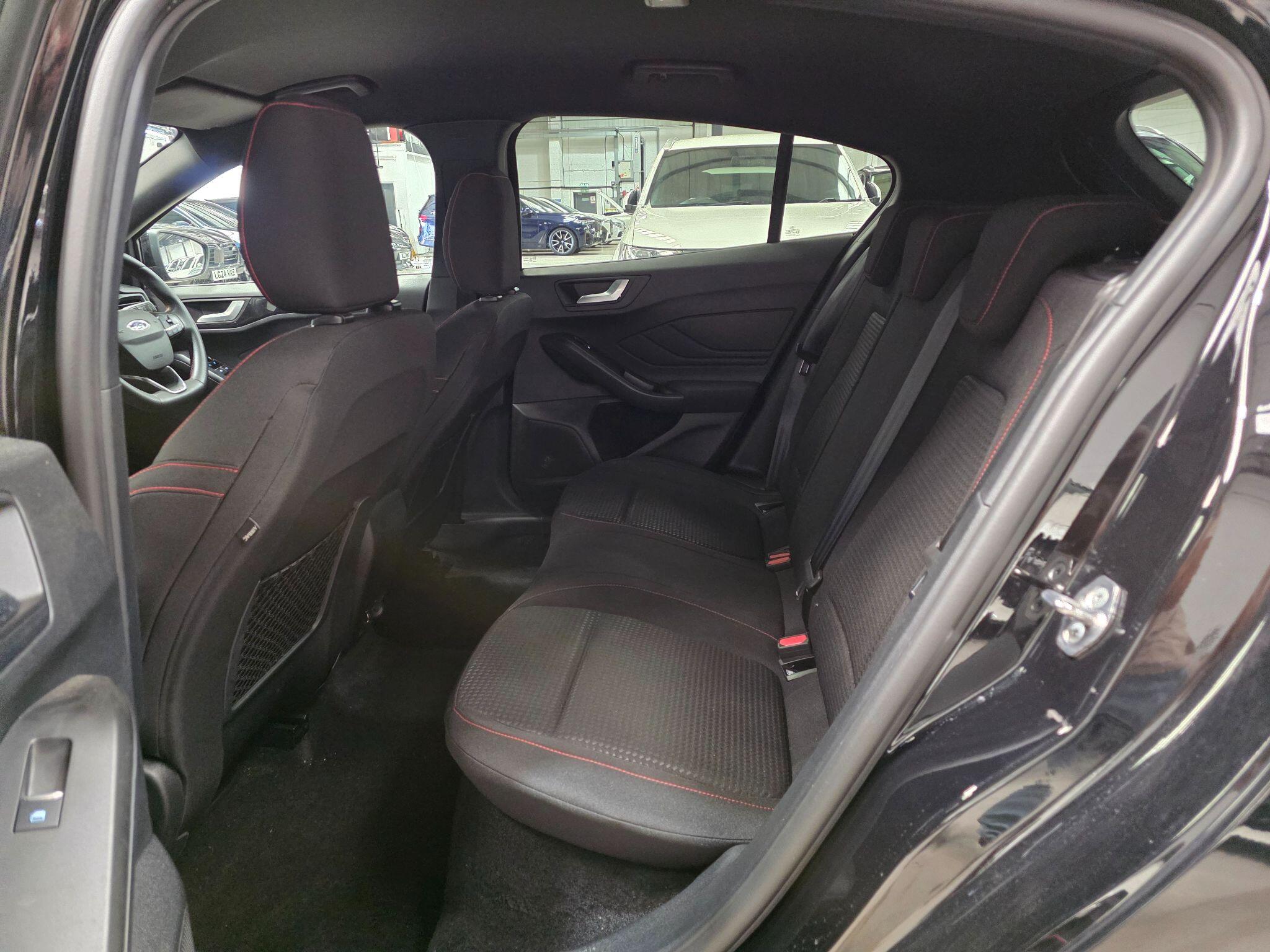 Ford Focus view 21