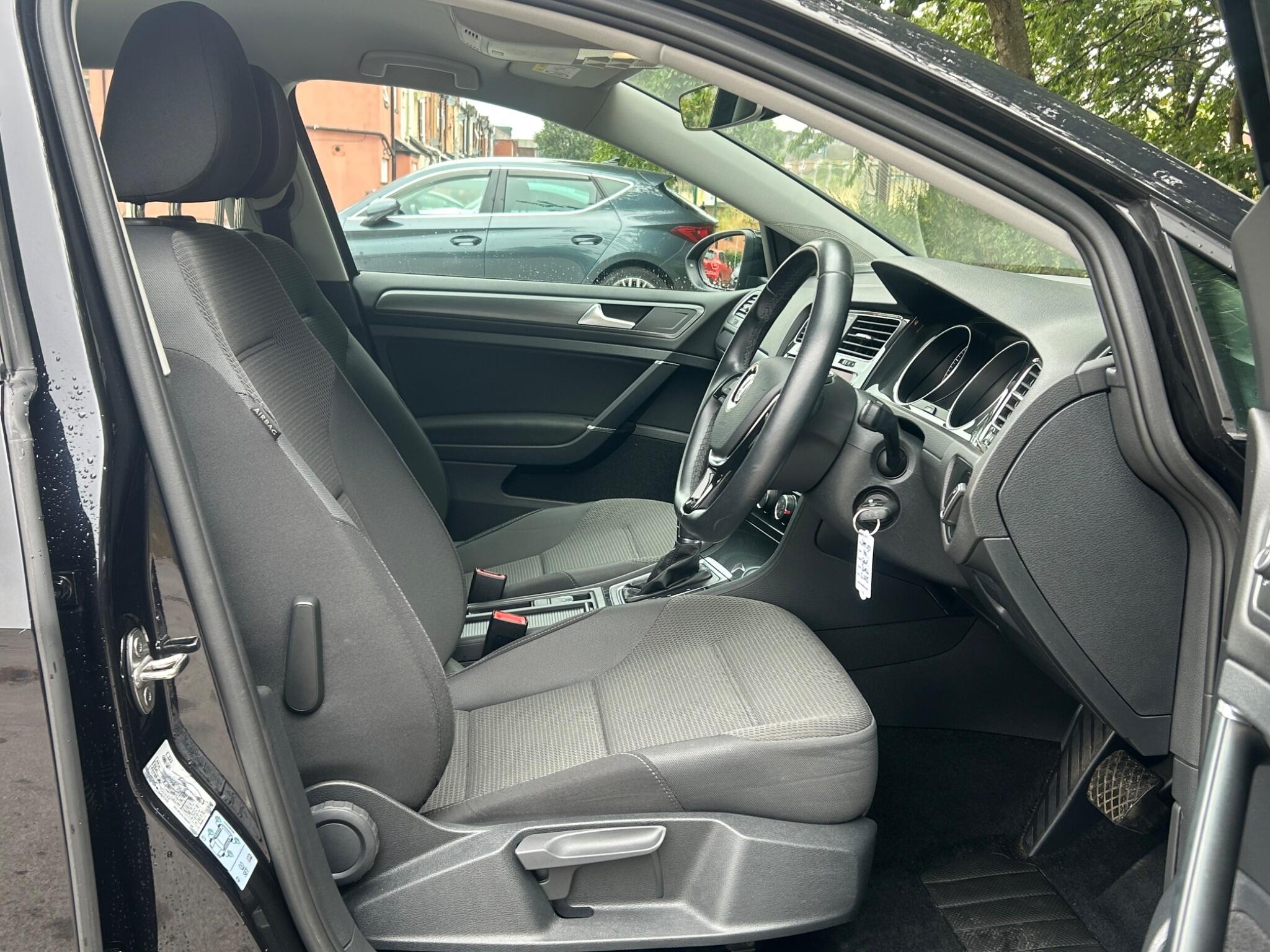 Volkswagen Golf view 20