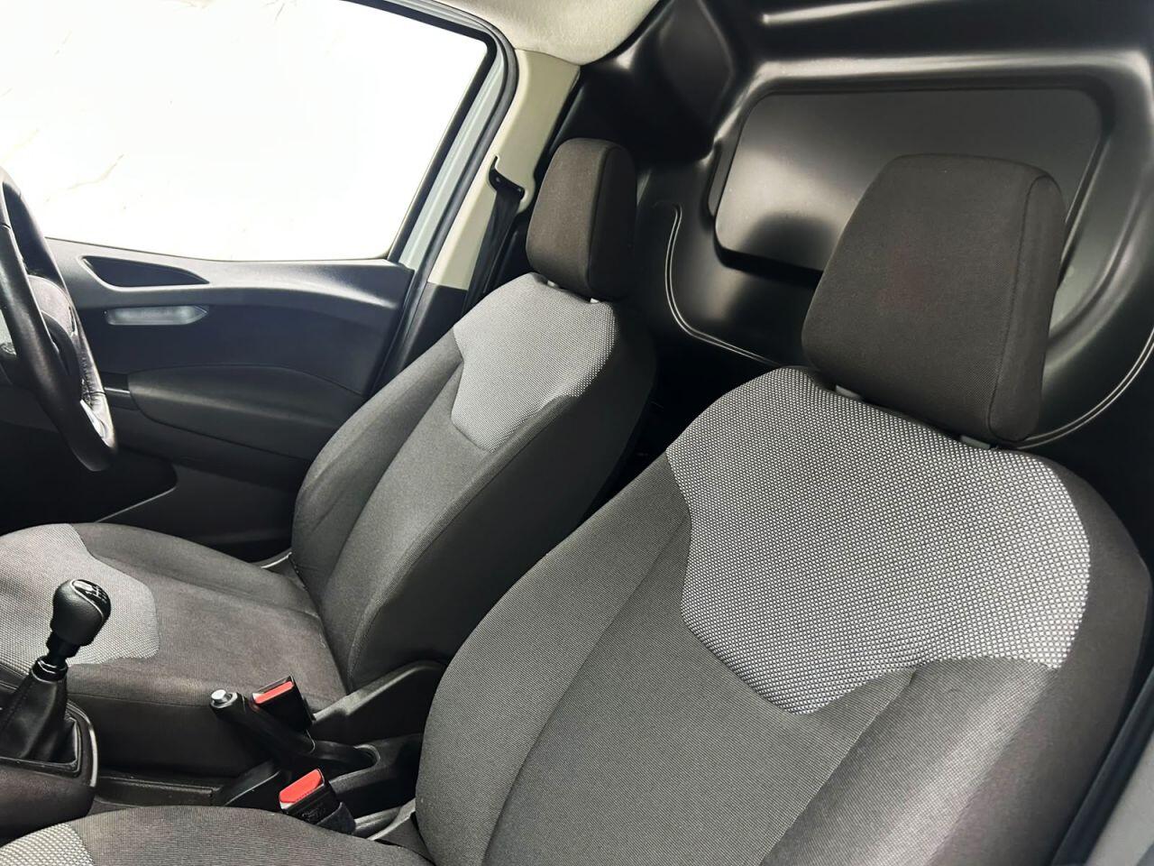 Ford Transit Courier view 14