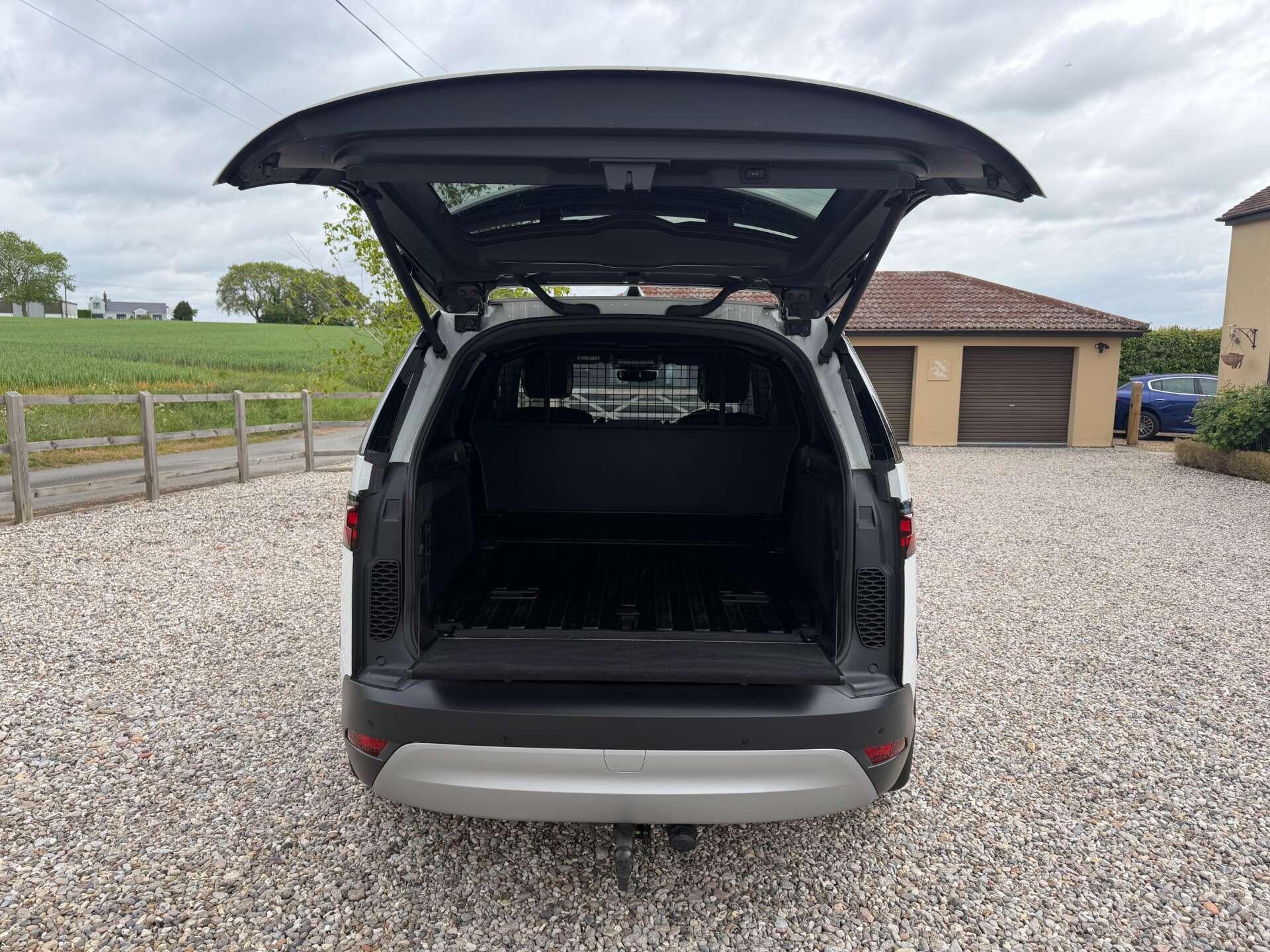 Land Rover Discovery view 15