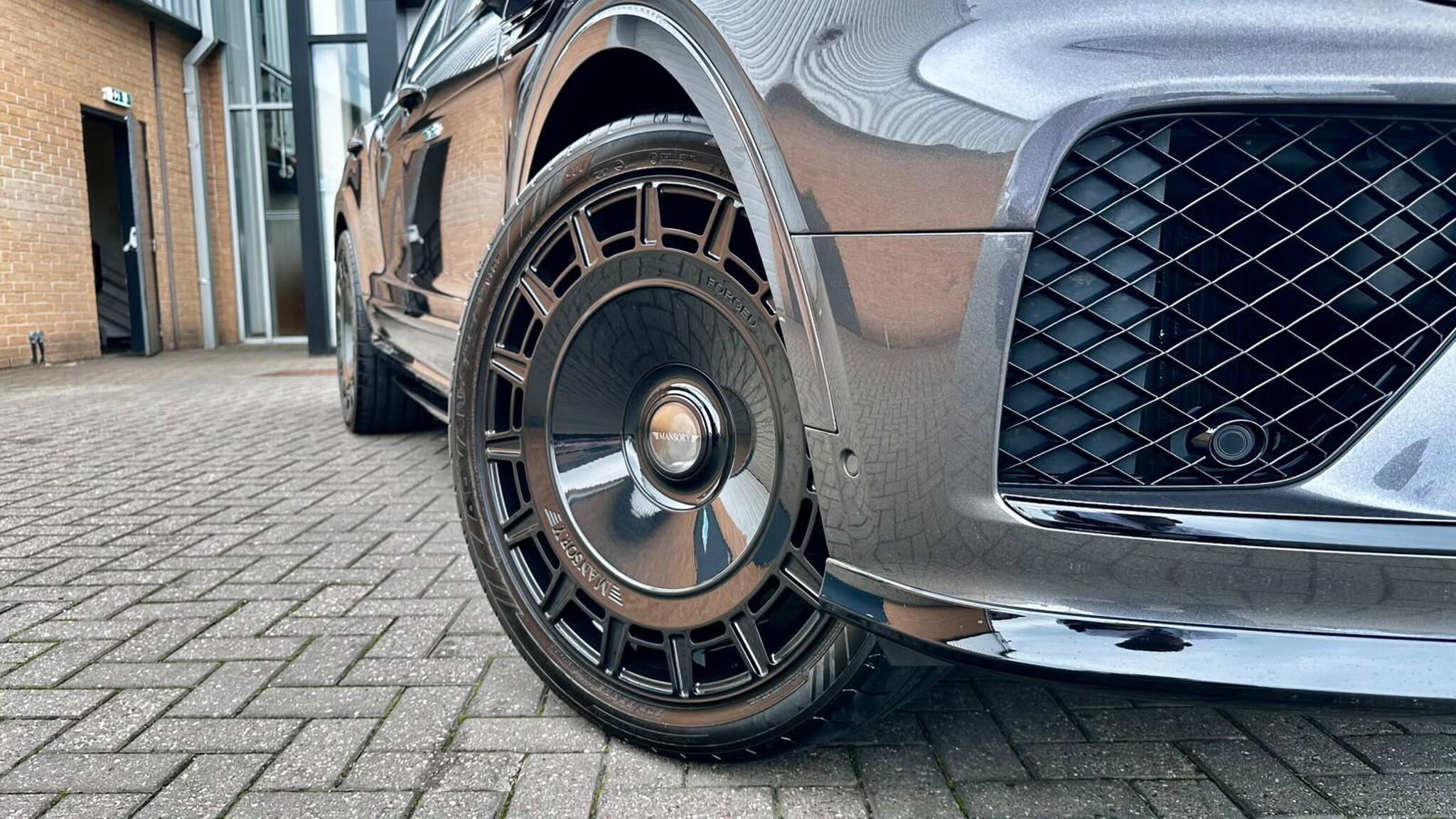 Bentley Bentayga view 6