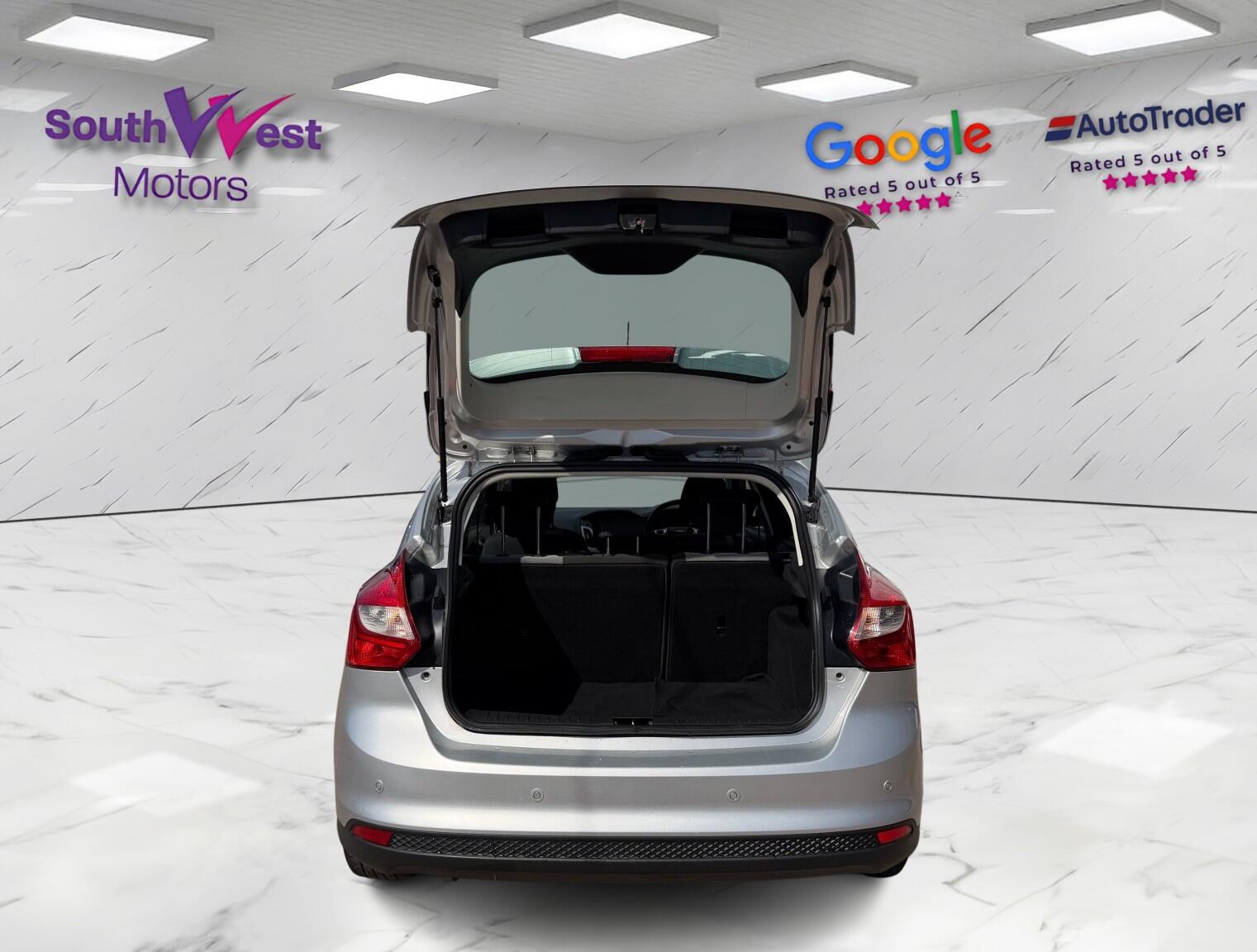 Ford Focus view 16