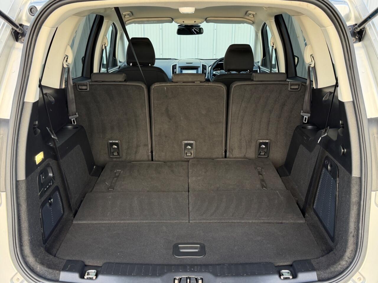 Ford Galaxy view 11