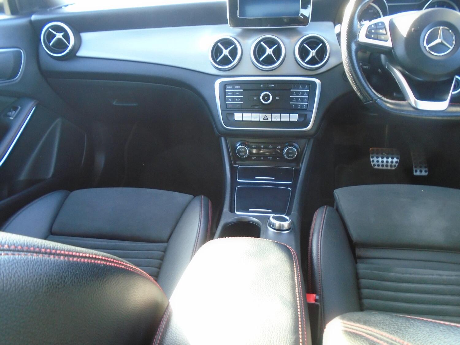 Mercedes-Benz Cla view 10