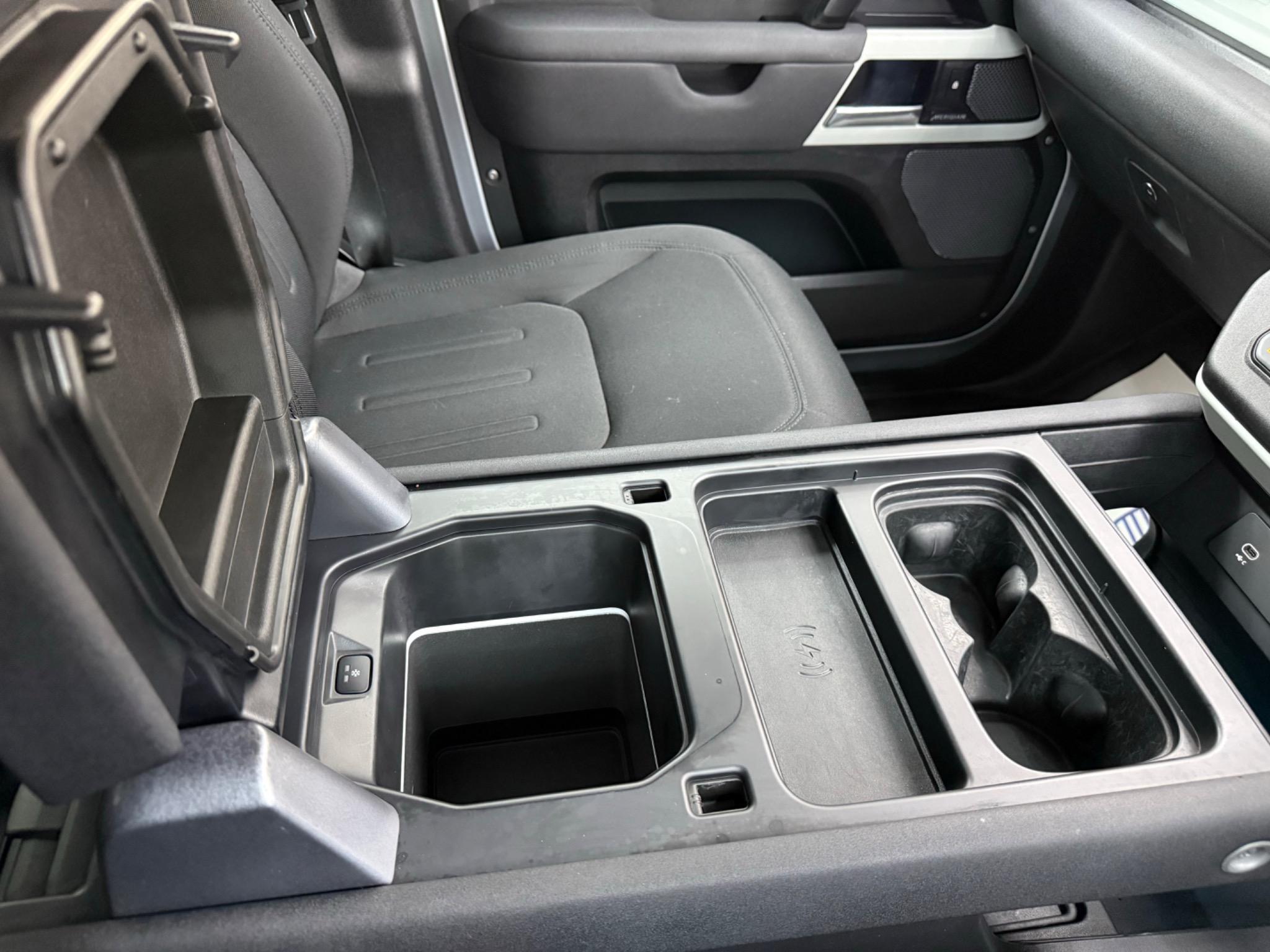 Land Rover Defender 110 view 12