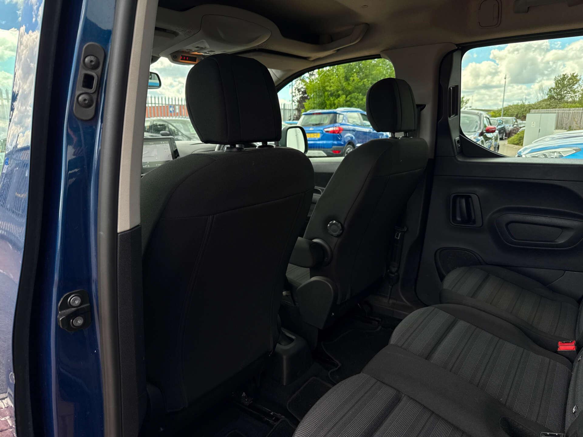 Vauxhall Combo Life view 29