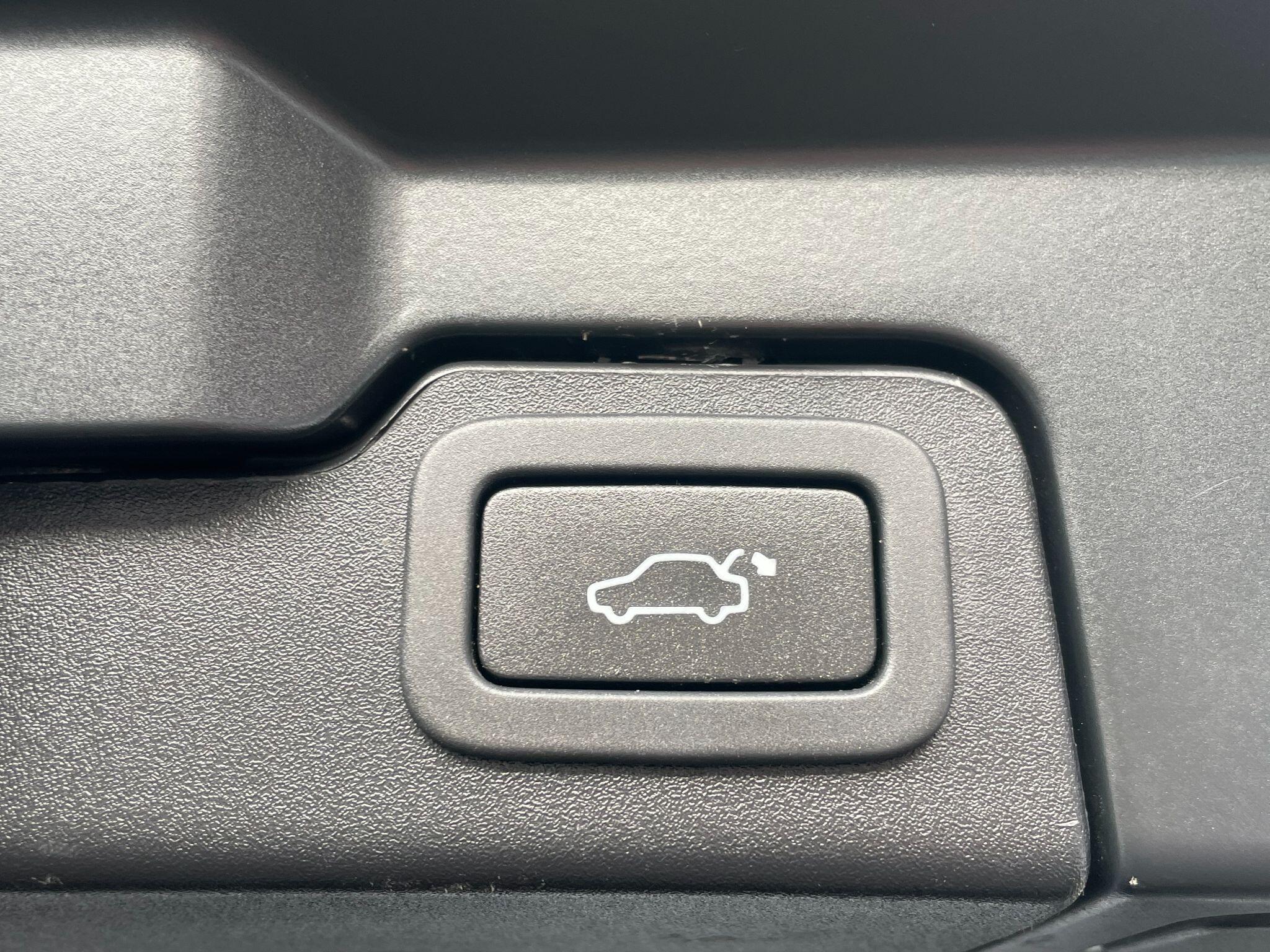 Land Rover Range Rover Evoque view 23