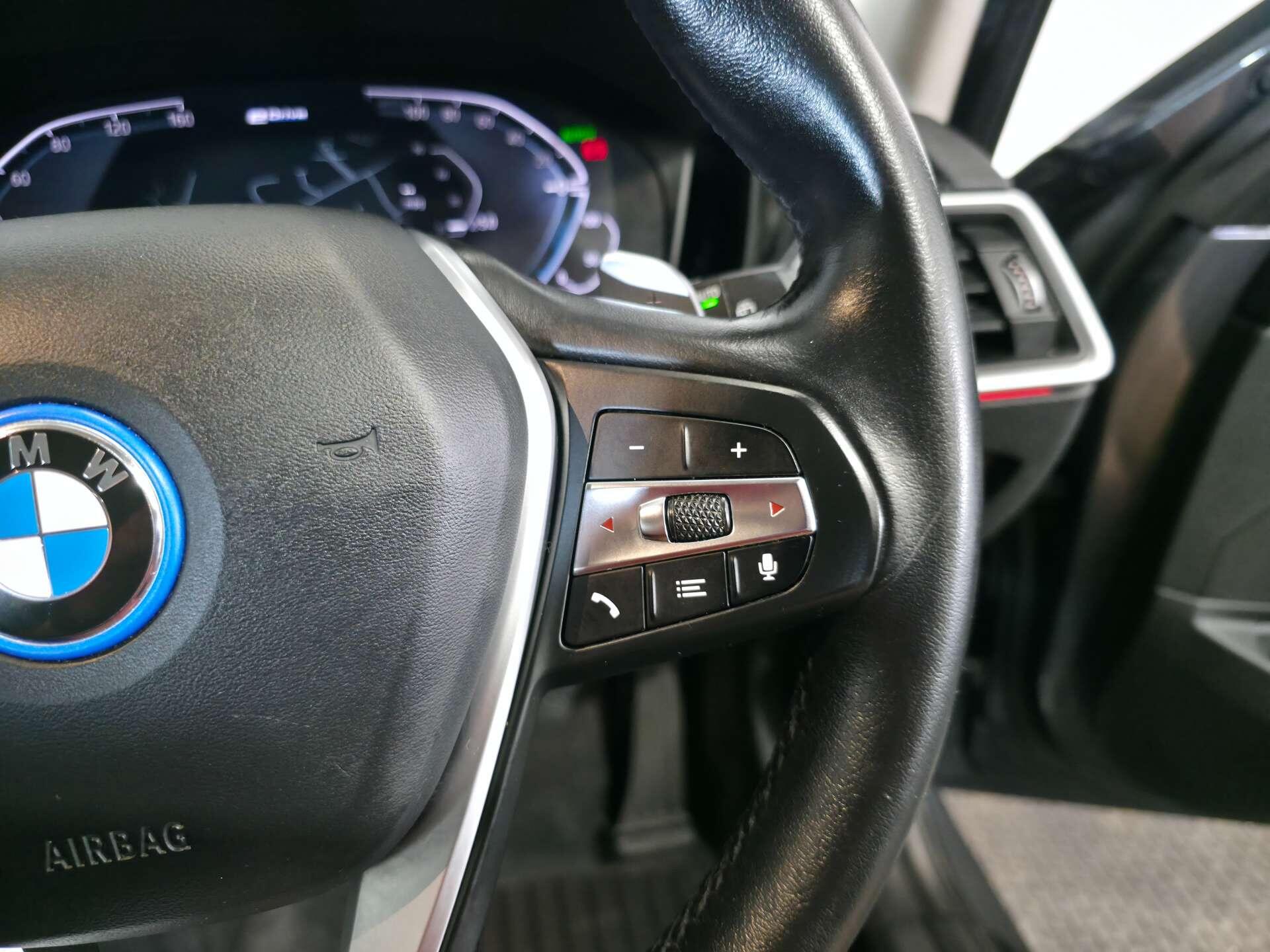 BMW 3 Series view 32